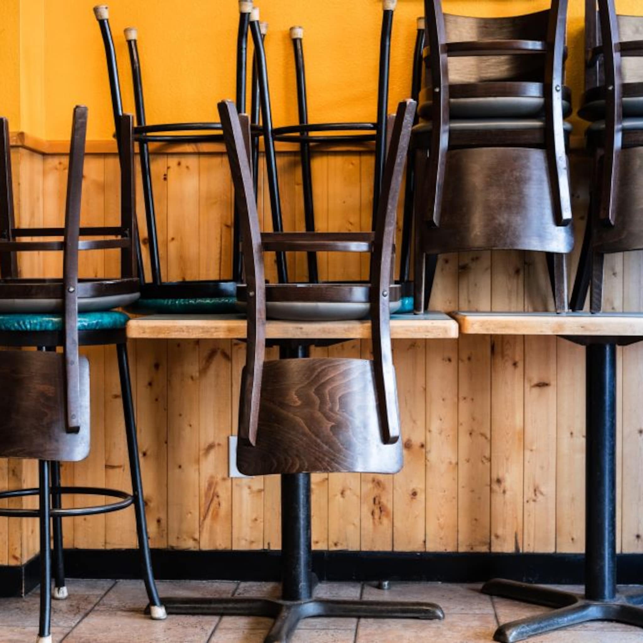 steeds meer horecazaken moeten sluiten vanwege hoge kosten en schulden