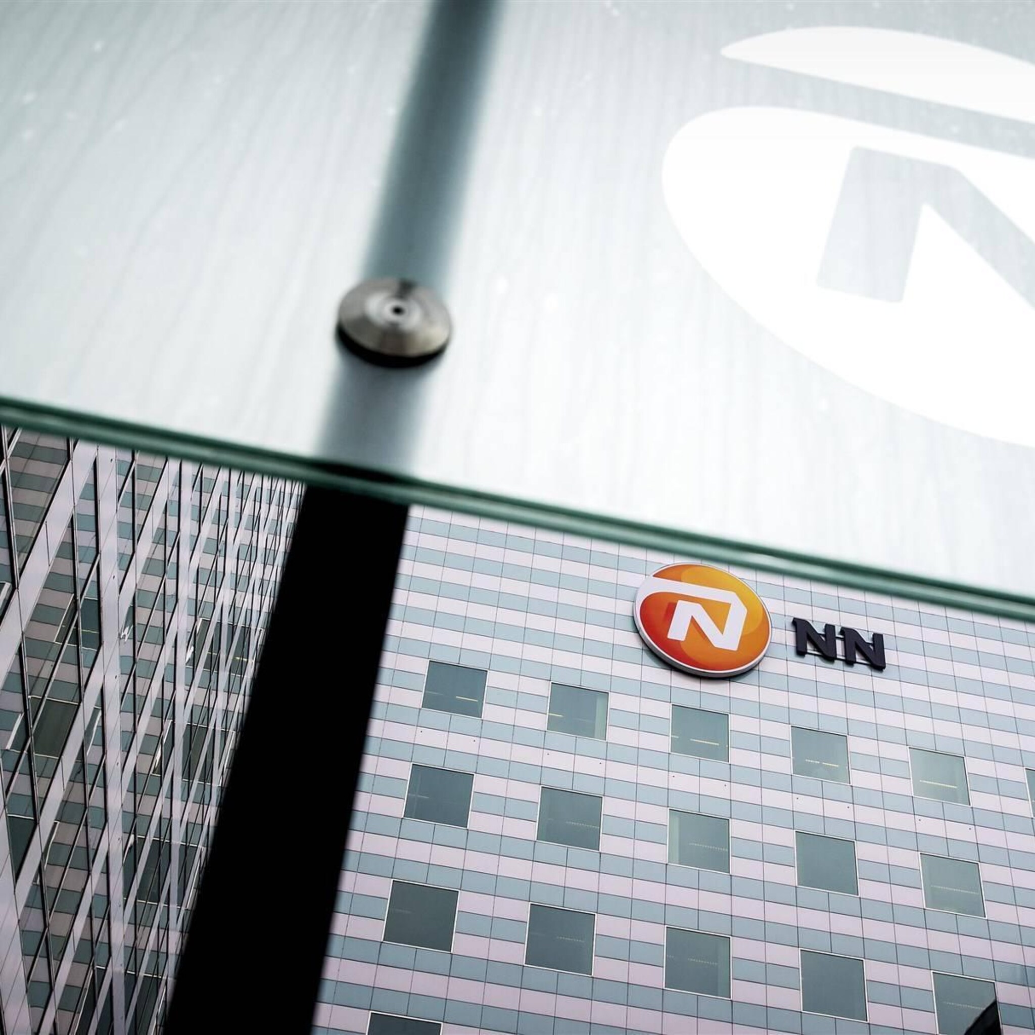 aex begint beursmaand oktober met verlies verzekeraar nn wint