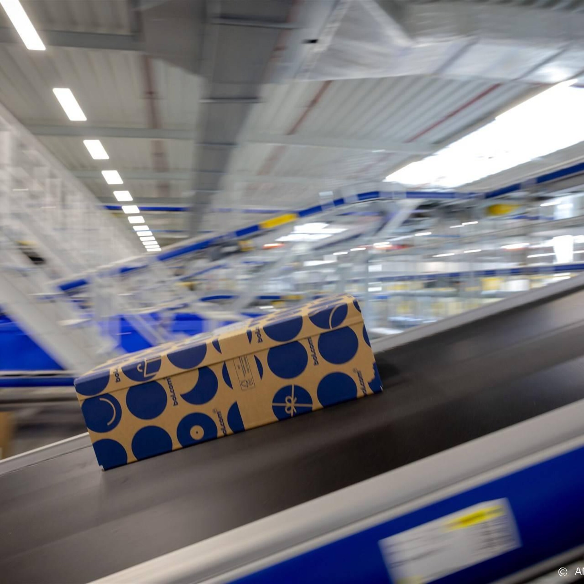 onderzoek nederlanders bezuinigen op spullen via het internet