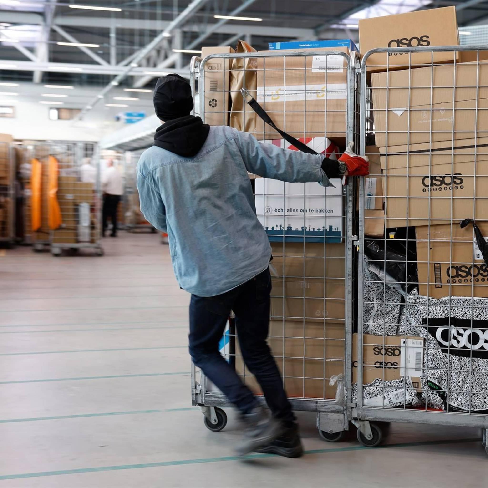 onderzoek nederlanders bezuinigen op spullen via het internet