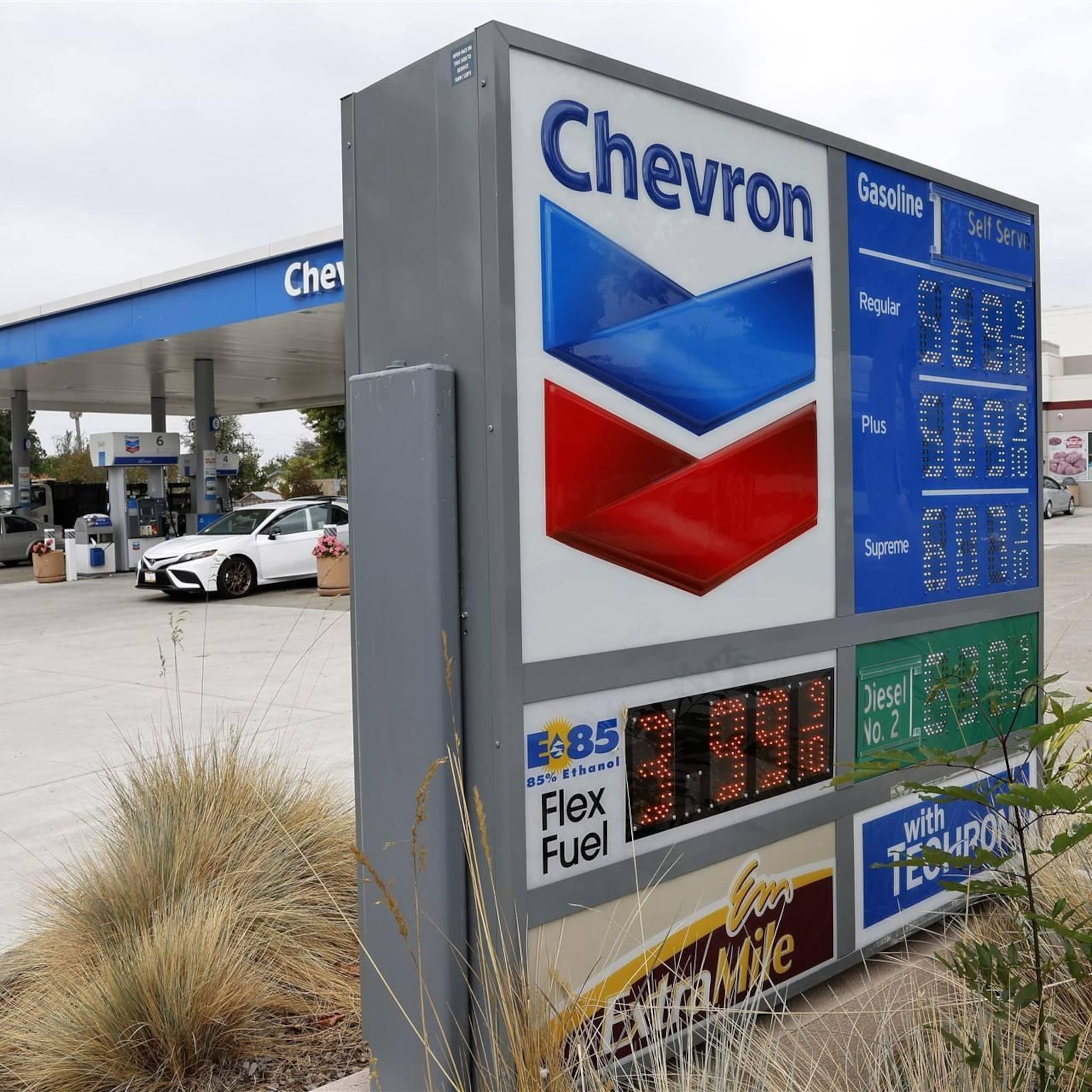 oliebedrijven exxon en chevron stijgers op verdeeld wall street