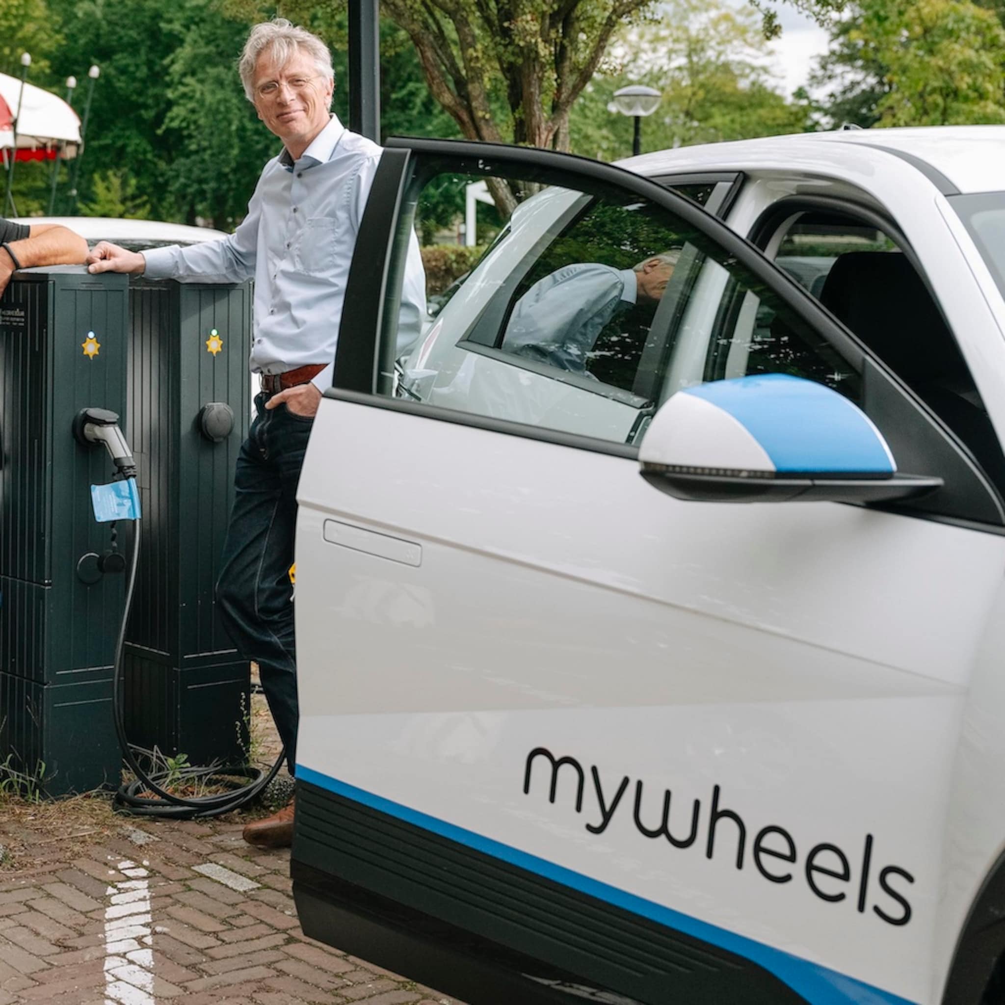 mywheels en we drive solar bundelen krachten deelauto als buurtbatterij