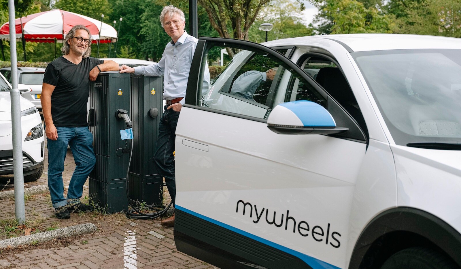 Henri de Jong, ceo The Sharing Group (links) en Robin Berg, oprichter en ceo We Drive Solar (rechts). Foto: MyWheels,