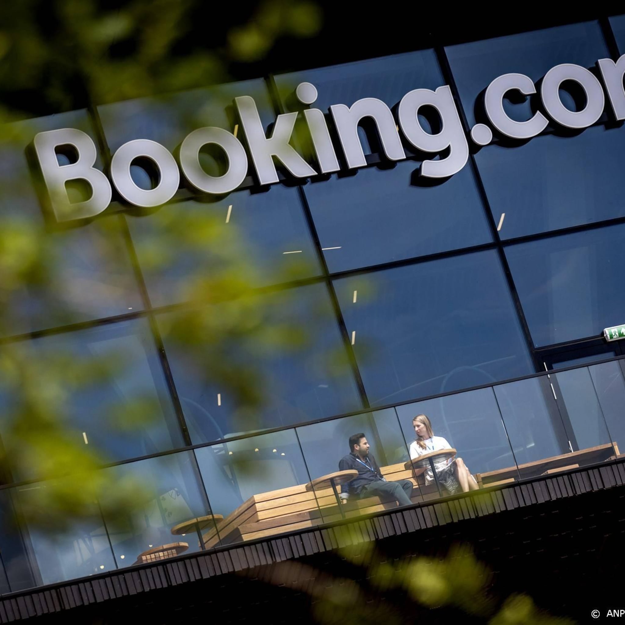 brussel blokkeert overname onlinereisbureau etraveli door booking