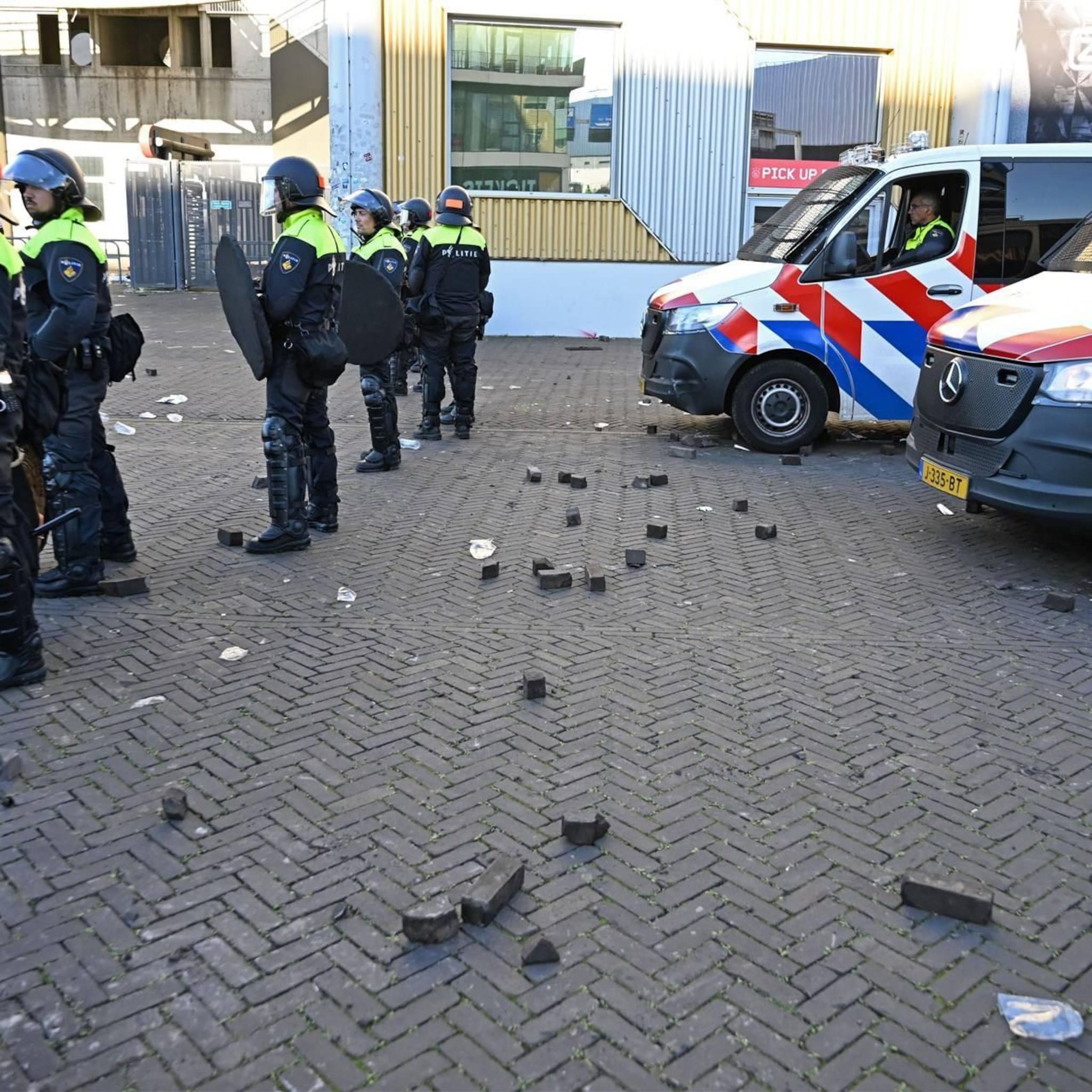 ajax omlaag en omhoog op amsterdamse beurs na chaos van zondag
