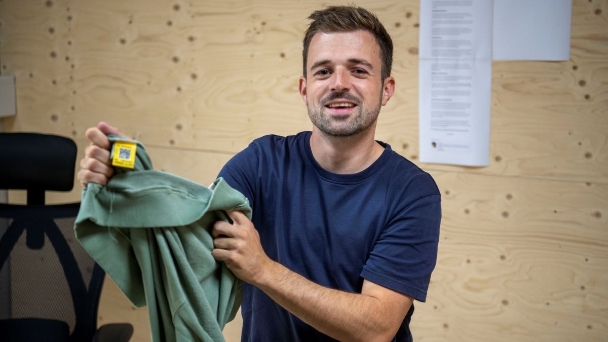 Statiegeld op kleding is de toekomst, hoopt Haiko Huvenaars die schrok van de verspilling in de modewereld. Foto: Joris Buijs/Pix4Profs