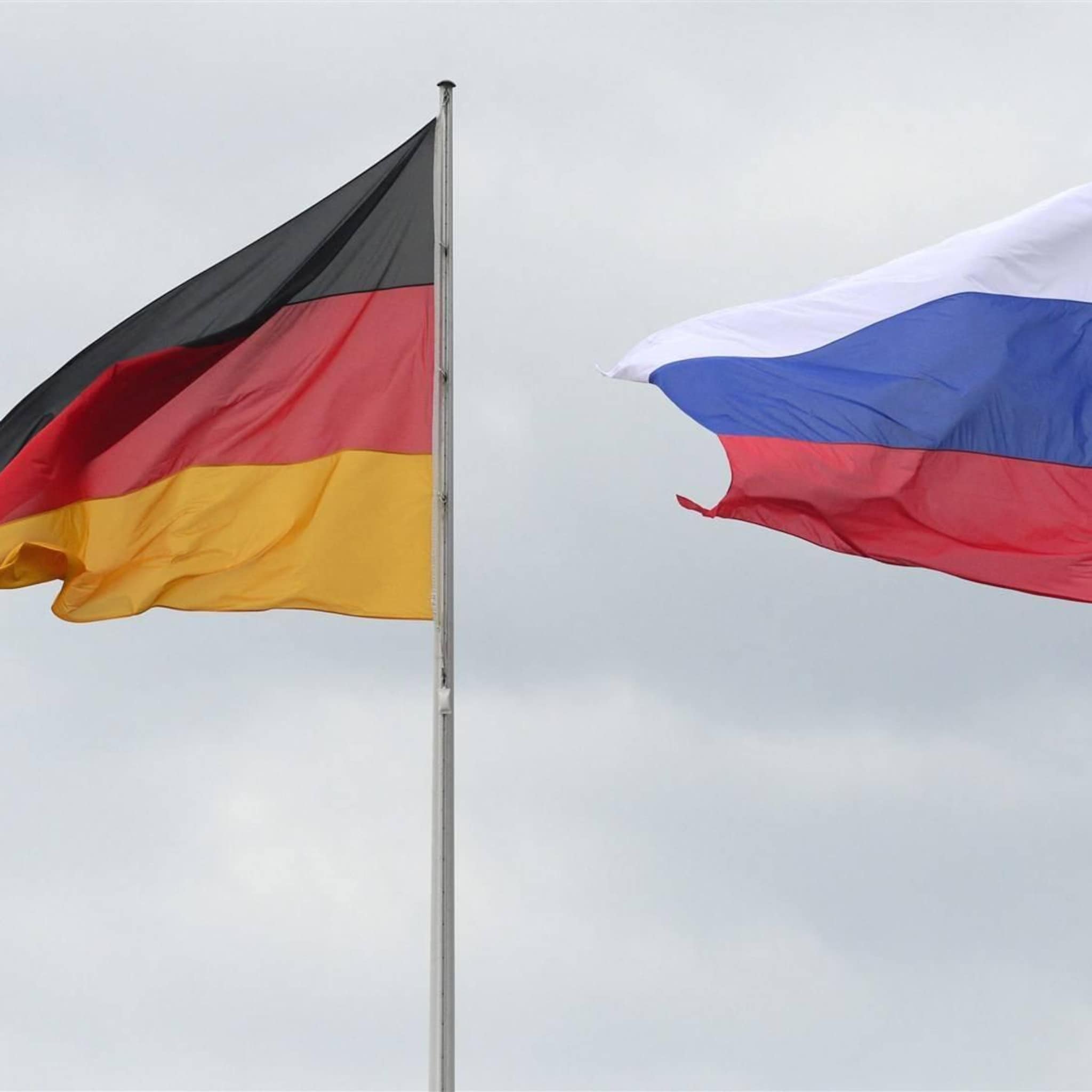 duits staatsbedrijf krijgt kritiek voor handel in russische lng