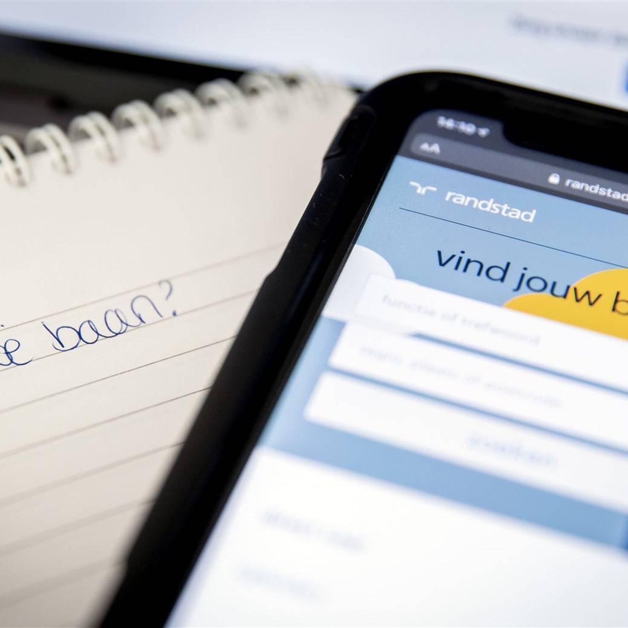 werkloosheid blijft laag wel iets meer jongeren zonder baan