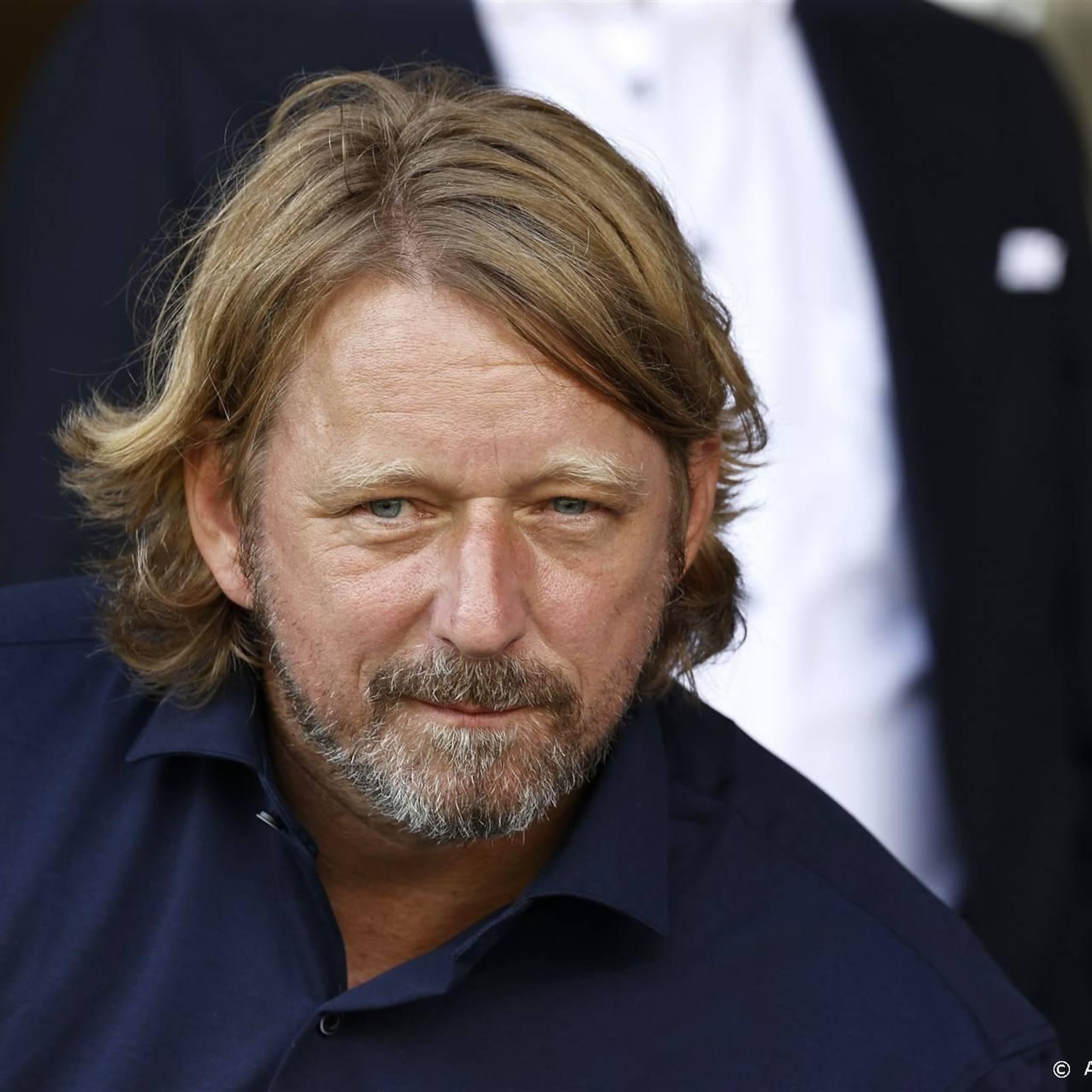 ajax wint op beurs ondanks ophef over technisch directeur