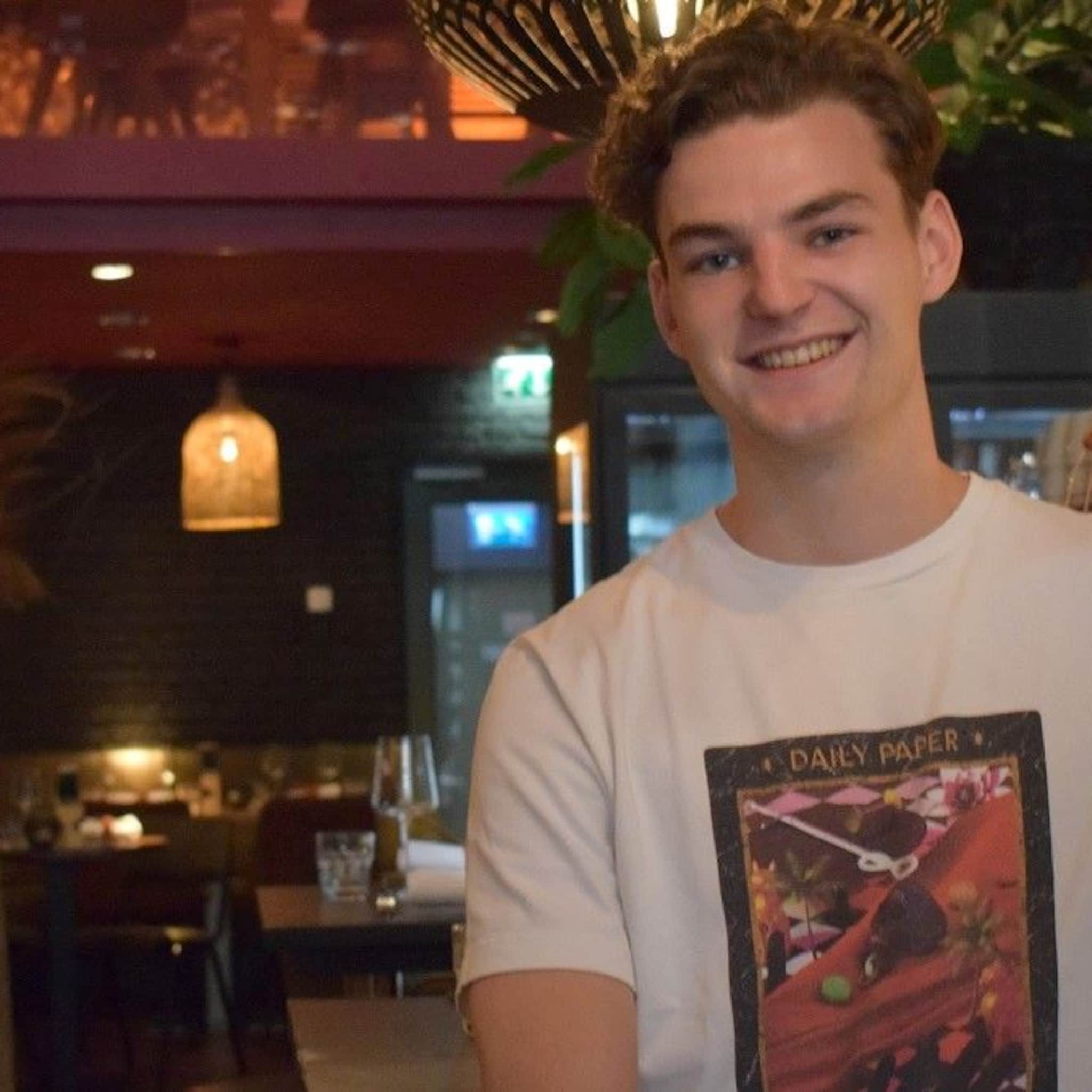 stijn is 21 en nu al restauranteigenaar ik werk soms 15 uur op een dag