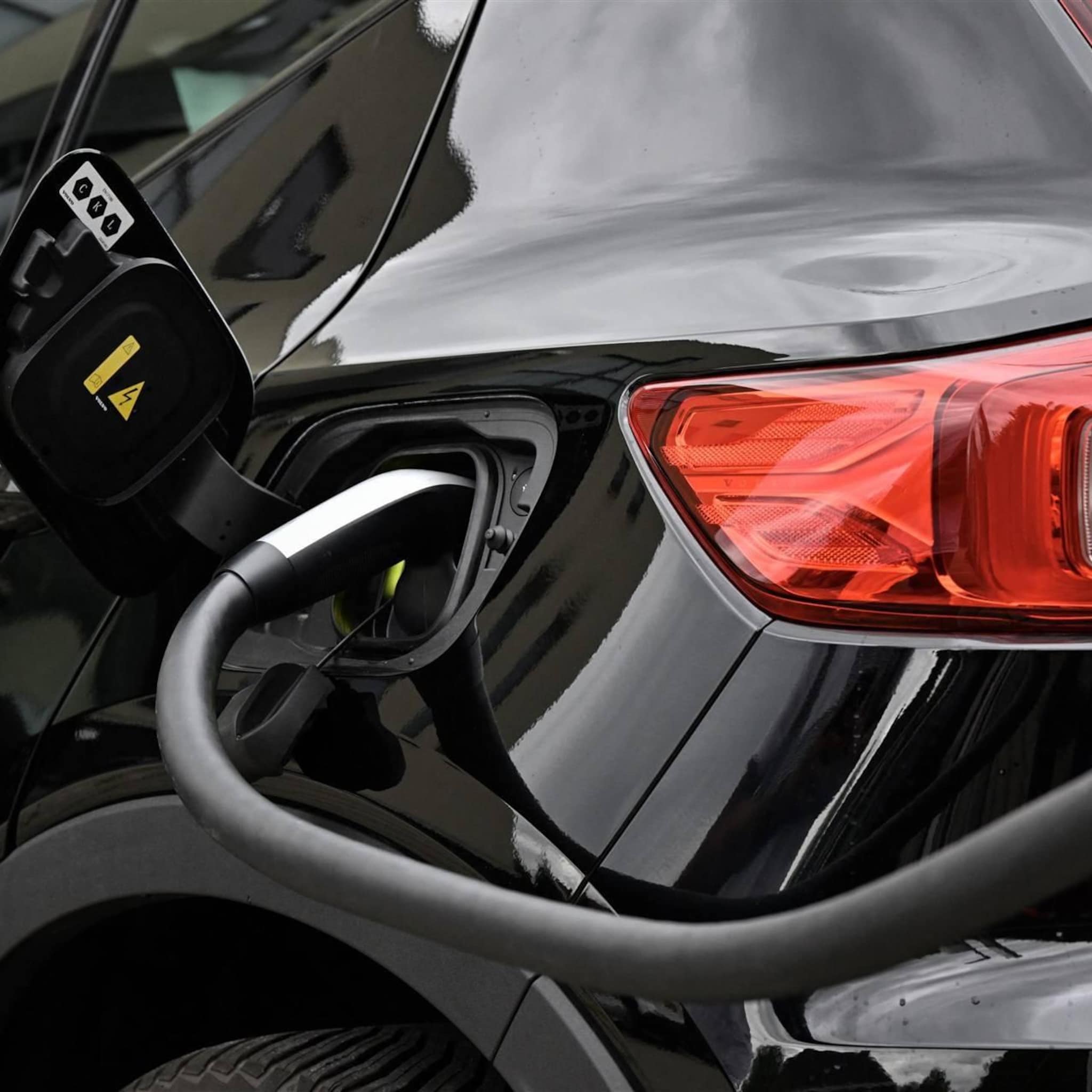 autoverkopen met een vijfde gestegen in eu elektrisch verdubbeld