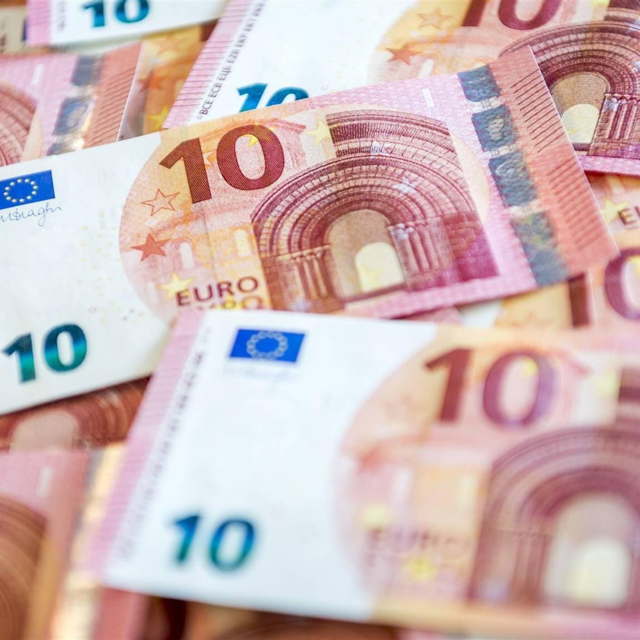 visma raet werkenden gaan er netto tientallen euro s op vooruit
