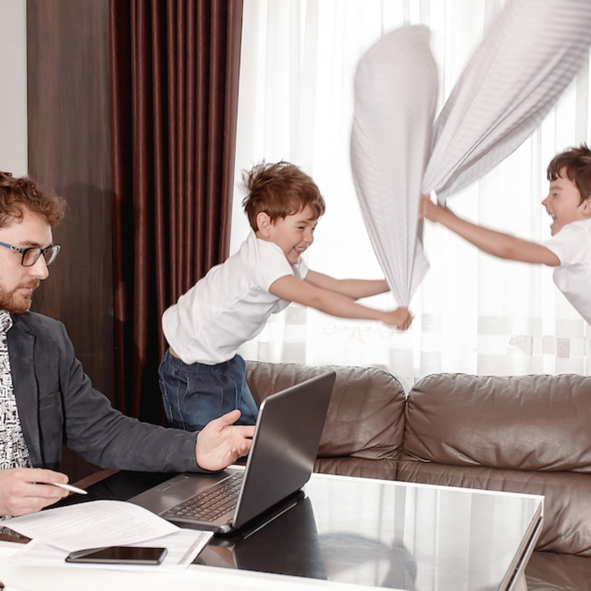 een derde van de werknemers multitaskt tijdens online vergaderingen