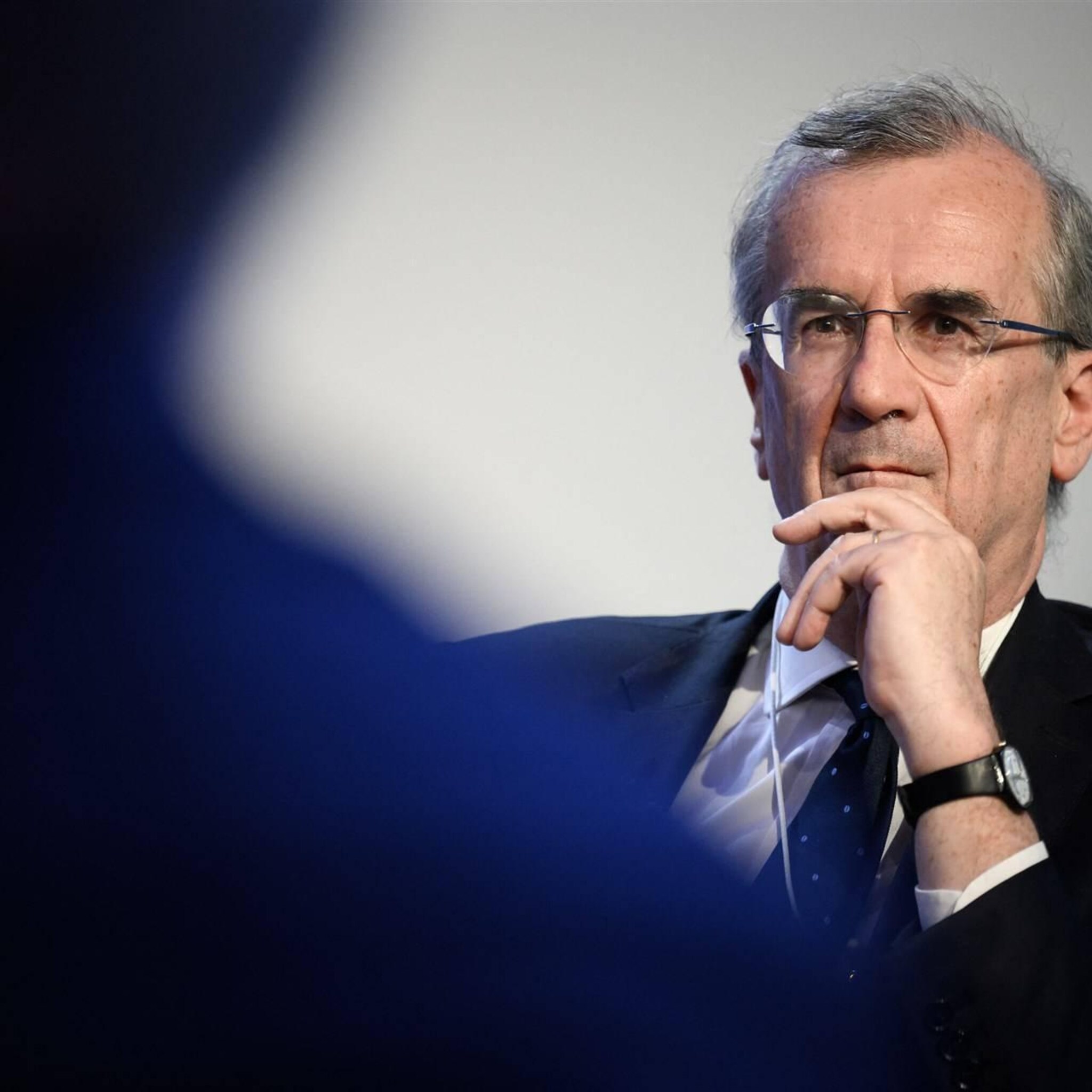 ecb lid villeroy houd rente zo lang als nodig op 4 procent
