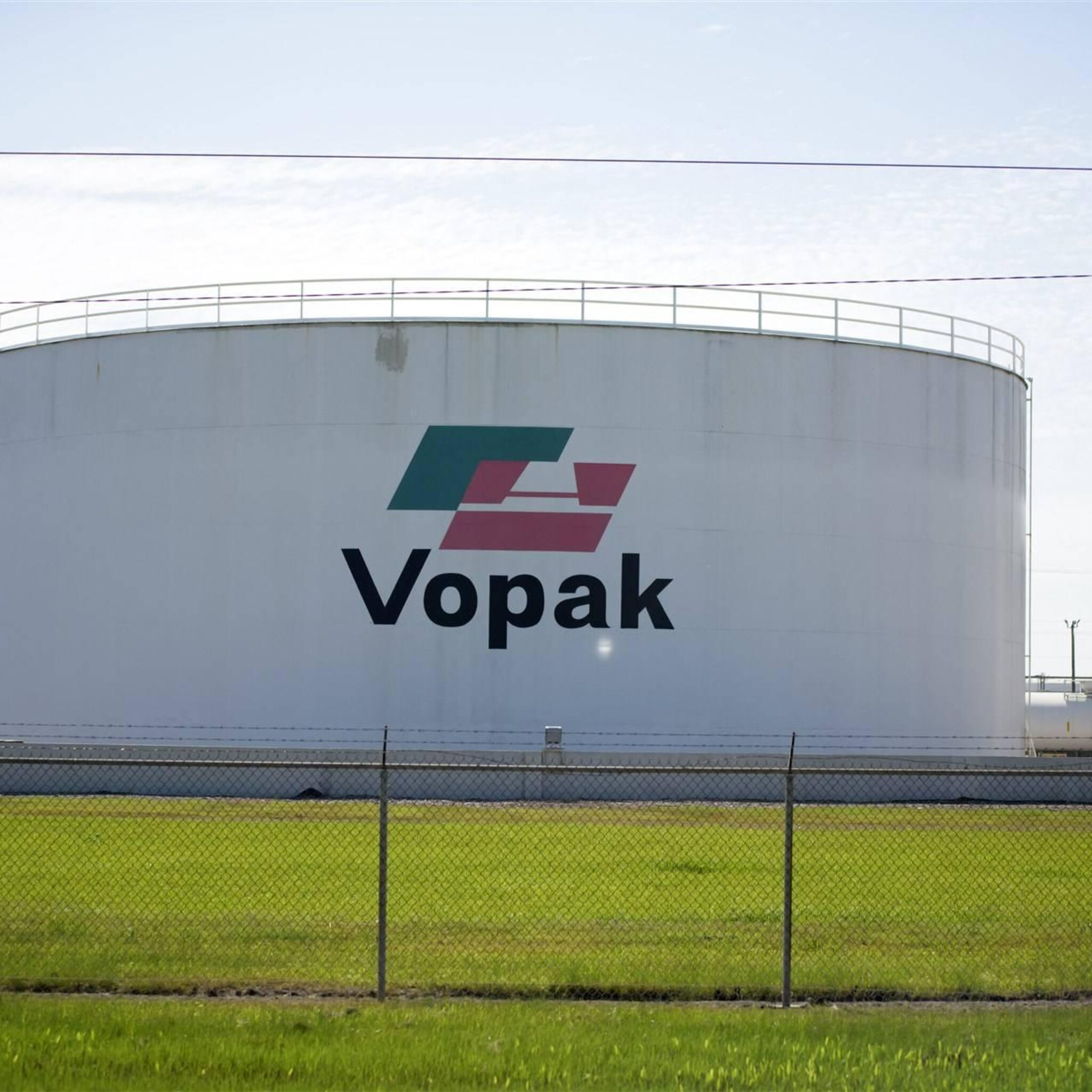 vopak verkoopt drie terminals rotterdam voor ruim 400 miljoen