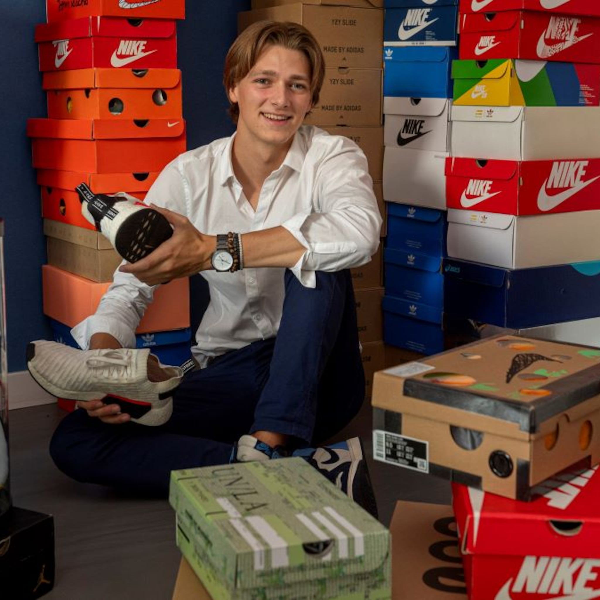 robin 20 maakt van zijn sneaker passie een eigen onderneming