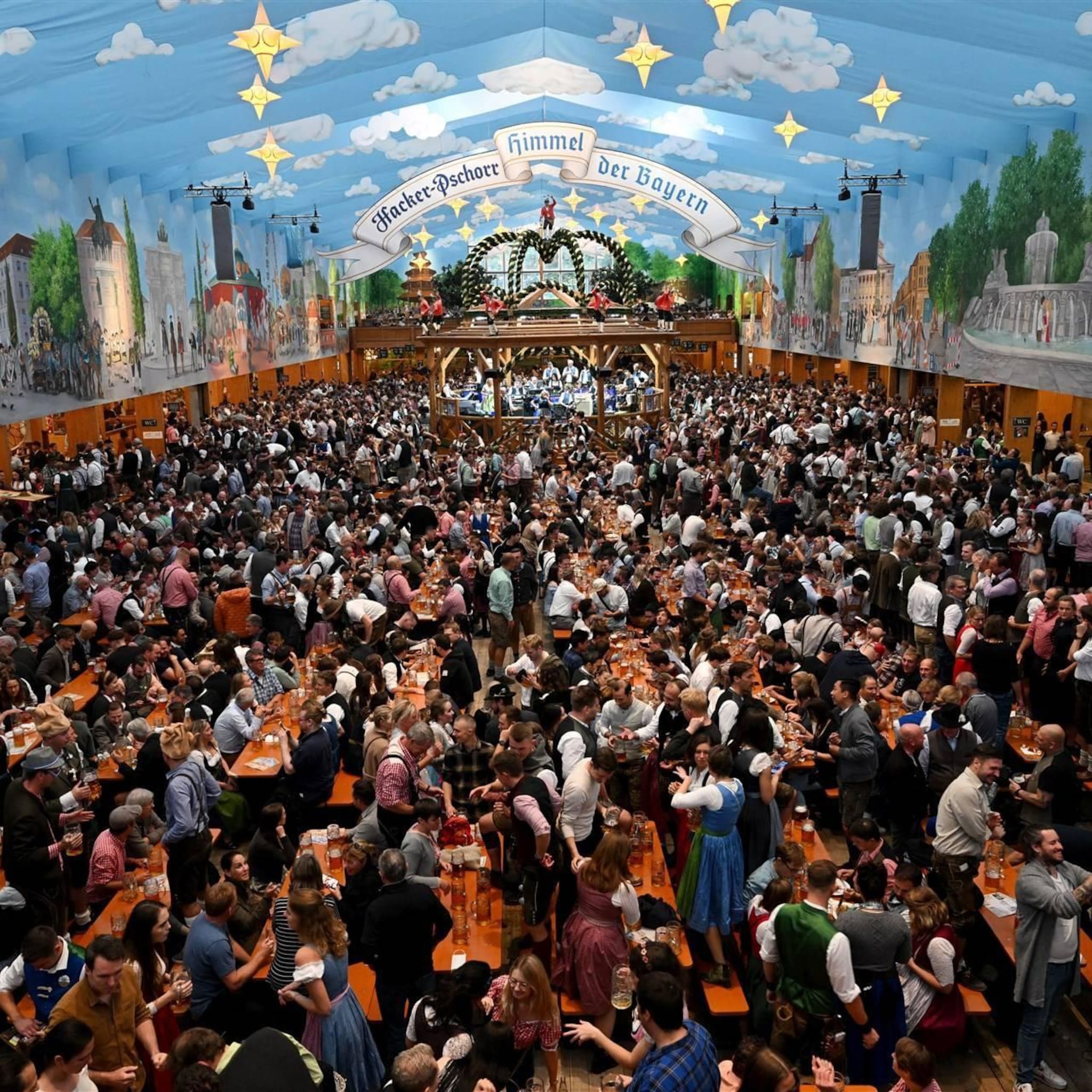 veel nederlanders reizen naar munchen voor oktoberfest