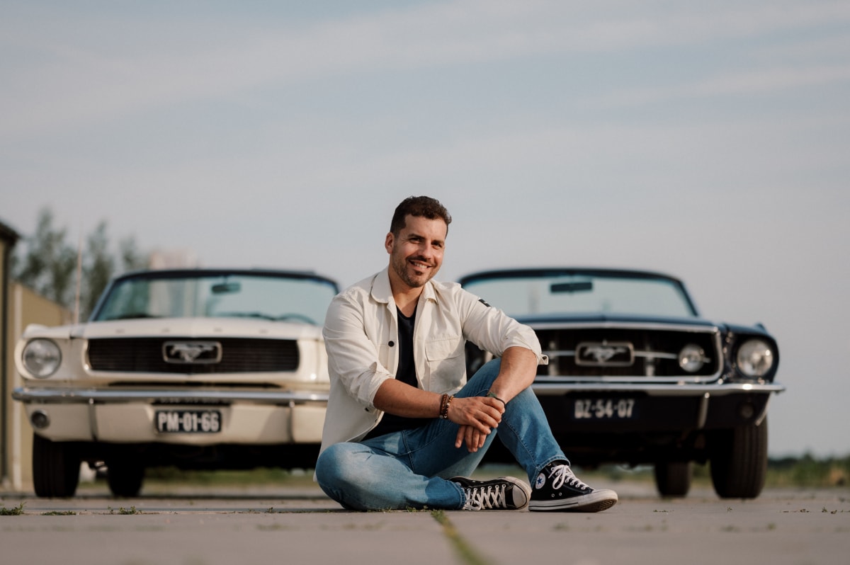 Naast Volkswagenbusjes verhuurt Jeroen ook Ford Mustangs. Foto: We Love Oldtimers.