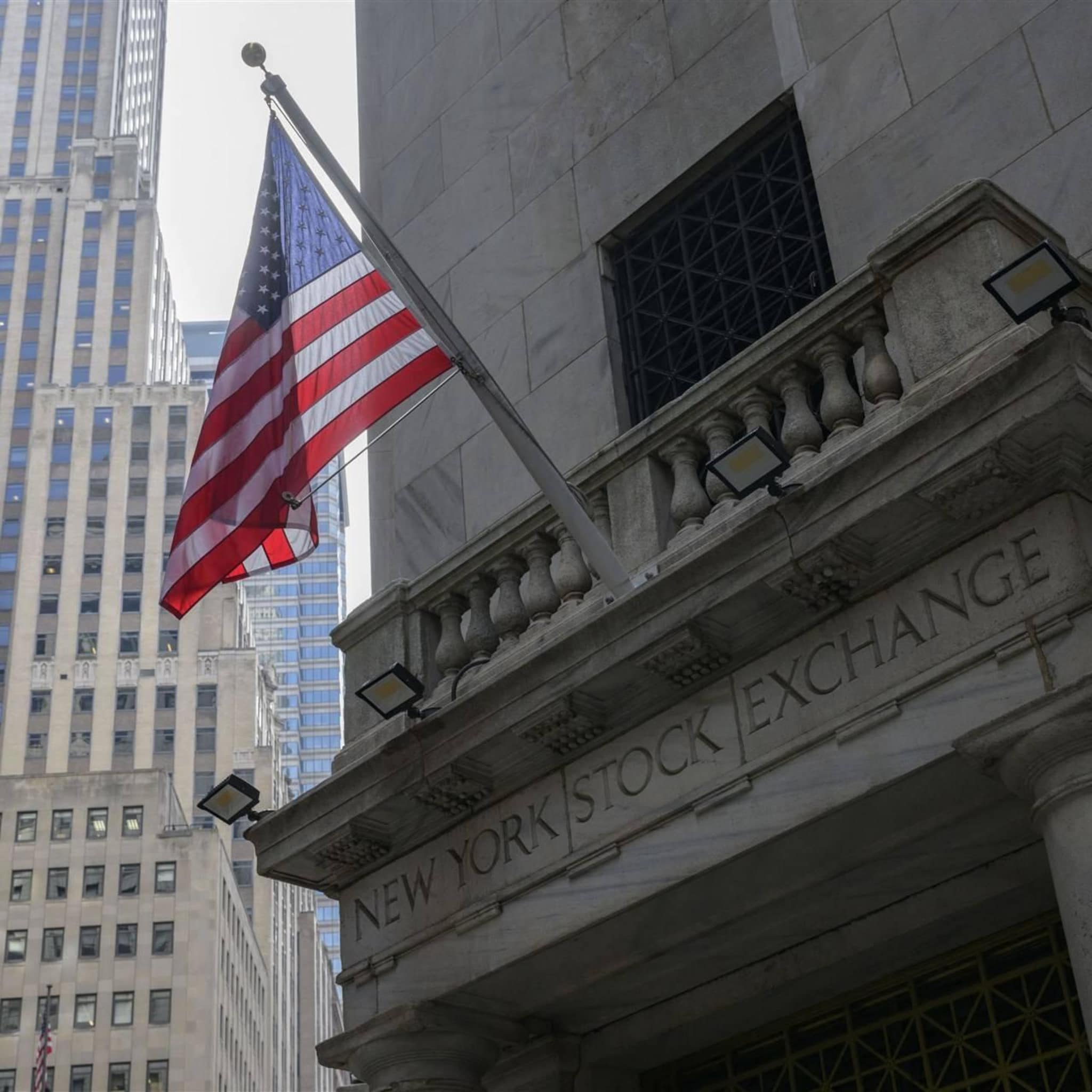 tesla maakt koerssprong van 10 procent op positief wall street