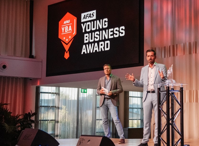 Constantijn van Oranje en AFAS-ceo Bas van der Veldt, tijdens de bekendmaking van de twaalf deelnemers.