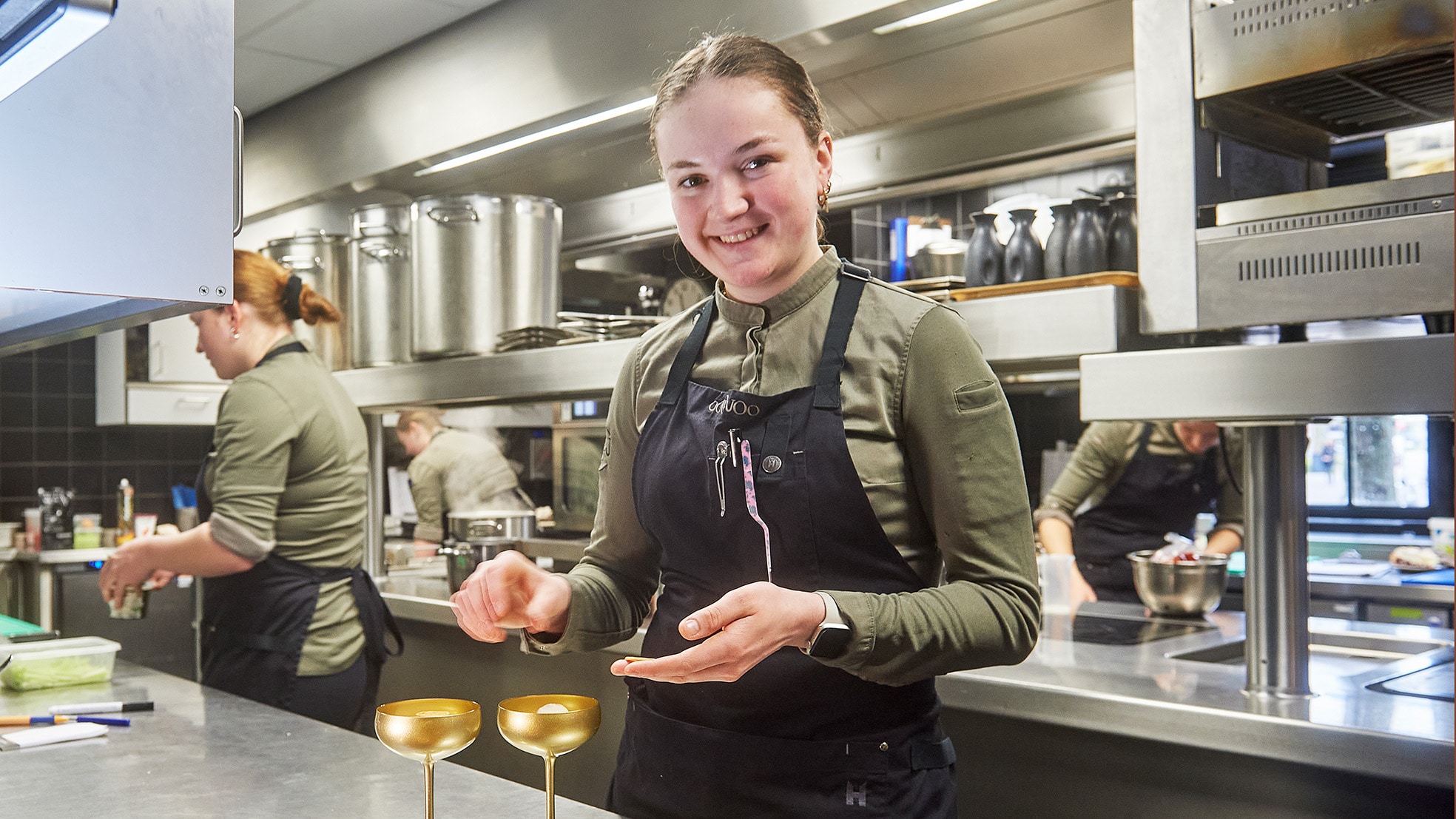 Archiefbeeld van een van de leerlingskoks aan het werk bij Oonivoo. Foto: Van Assendelft.