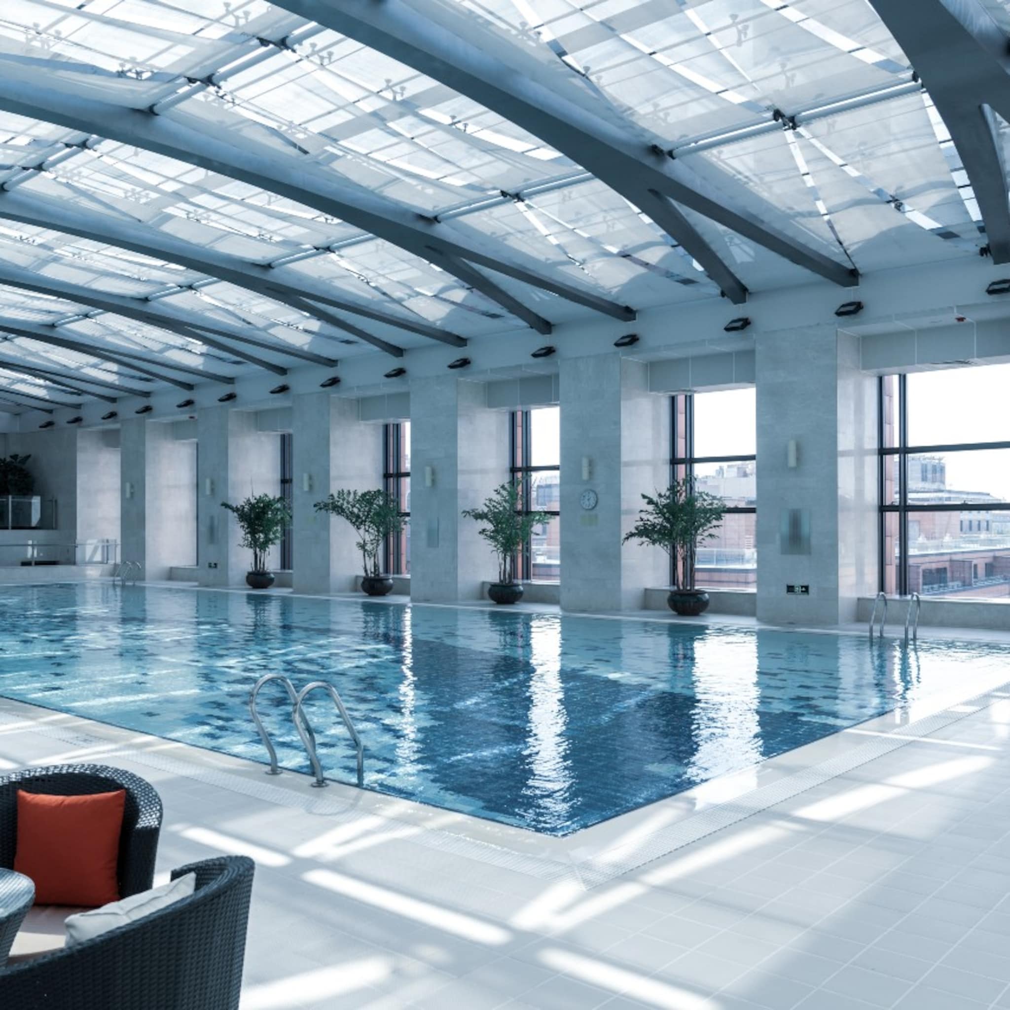regeldruk hotel restaurant met zwembad 93 wettelijke regels kosten 240 000 euro per jaar