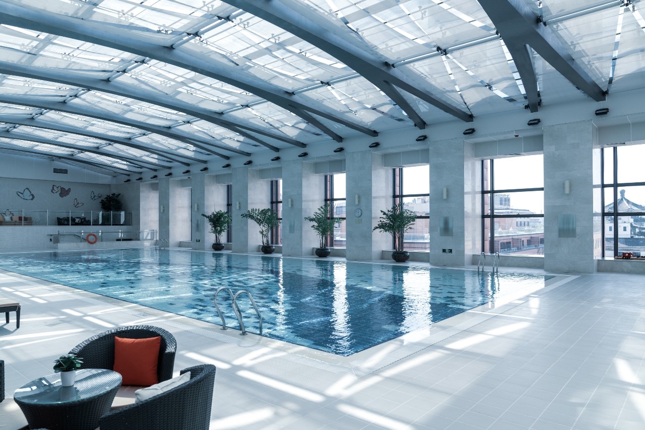 Hotel-restaurant, zwembad: 93 wettelijke verplichtingen. Op jaarbasis kost het 240.000 euro om aan die regels te voldoen. Foto: Shutterstock.