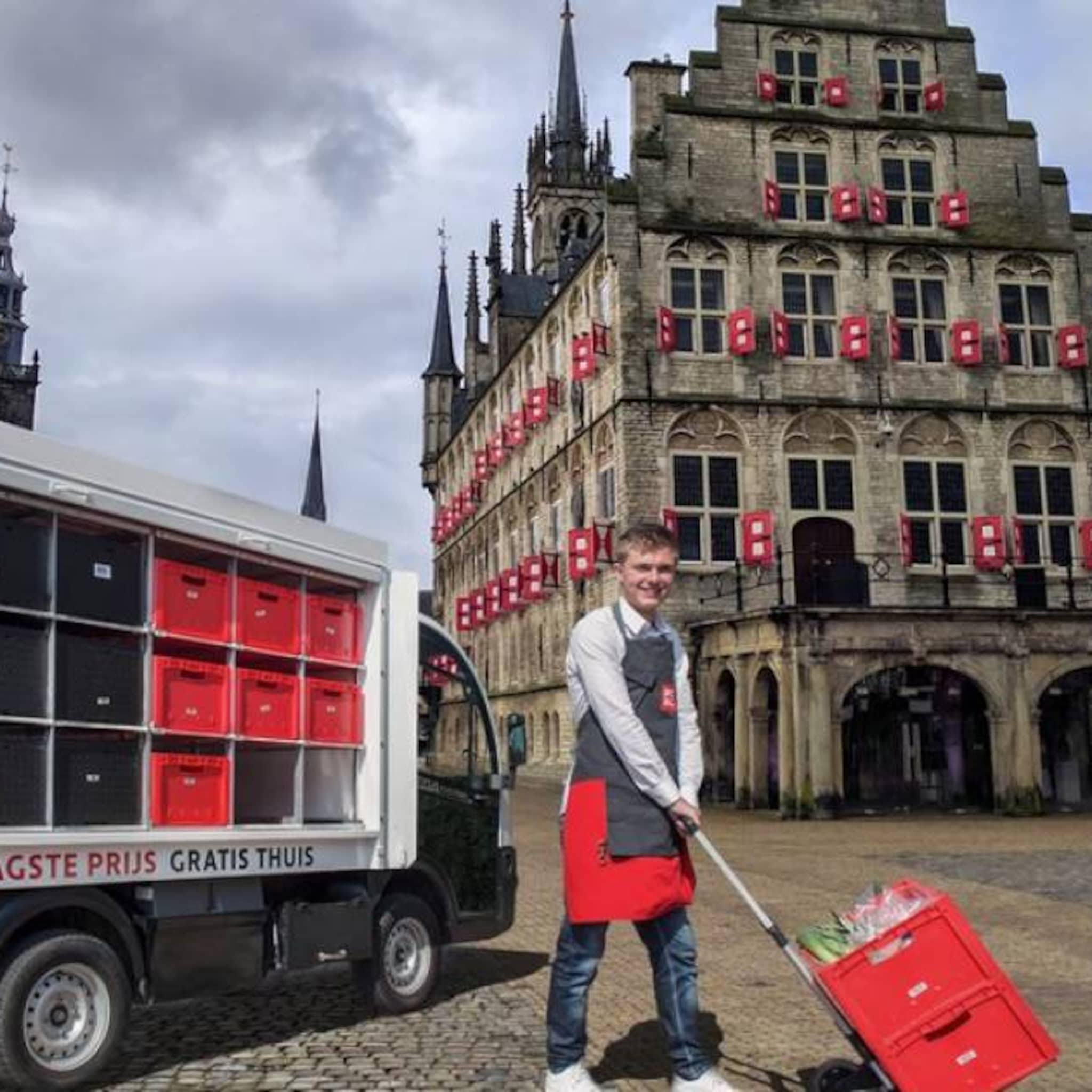 handig zo n elektrische vrachtauto maar hoe laad je die op met eigen zonnestroom dat is de uitdaging voor bedrijven