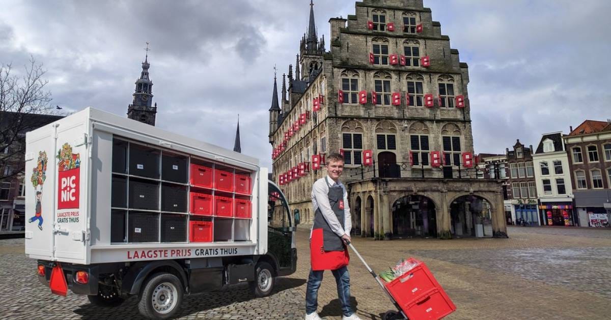 Picnic levert met elektrische wagentjes in bijvoorbeeld Gouda boodschappen aan klanten af. Maar wil je zoiets op grote schaal, dan is veel meer laadcapaciteit nodig. Foto: Picnic