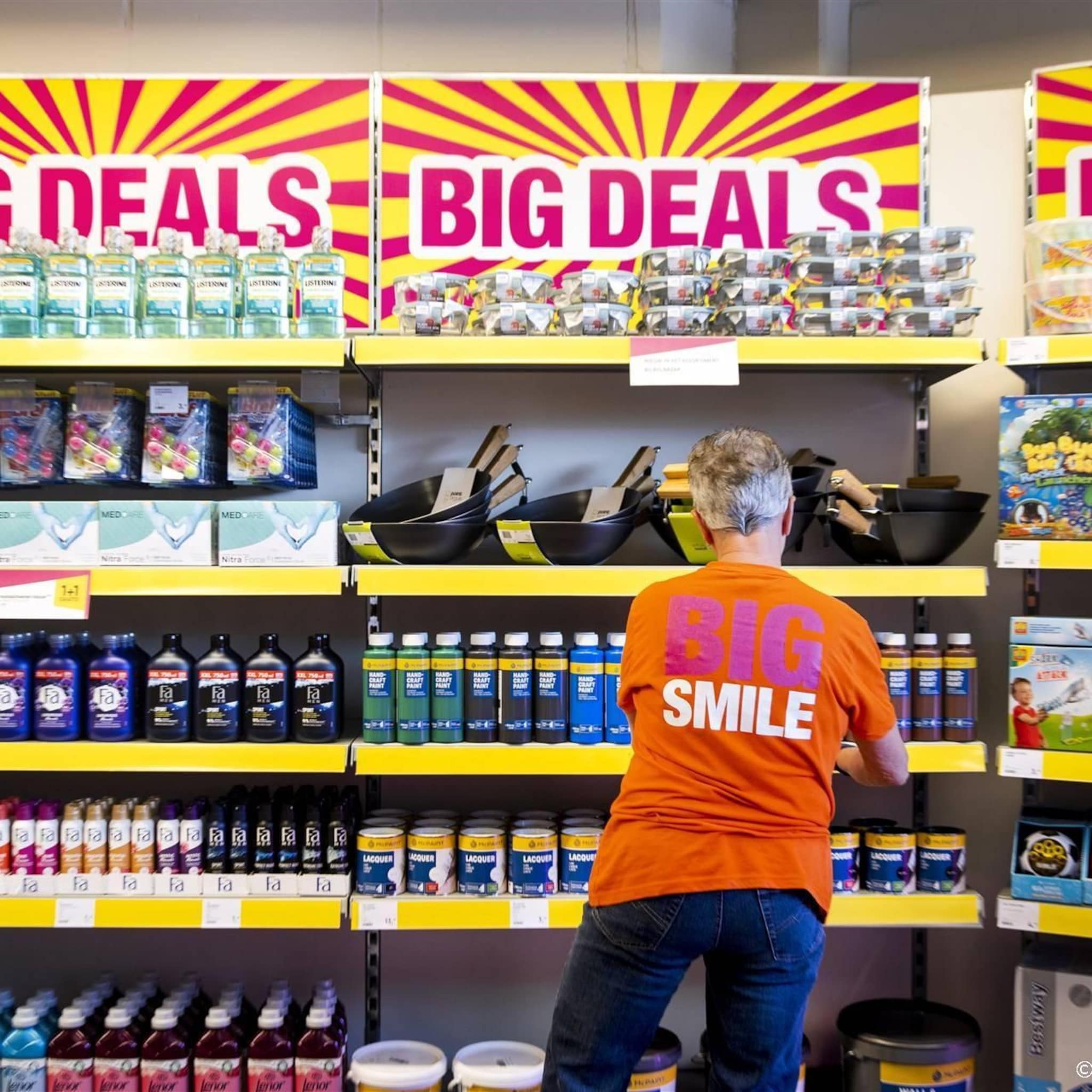 personeel big bazar probeert bankroet op valreep te voorkomen