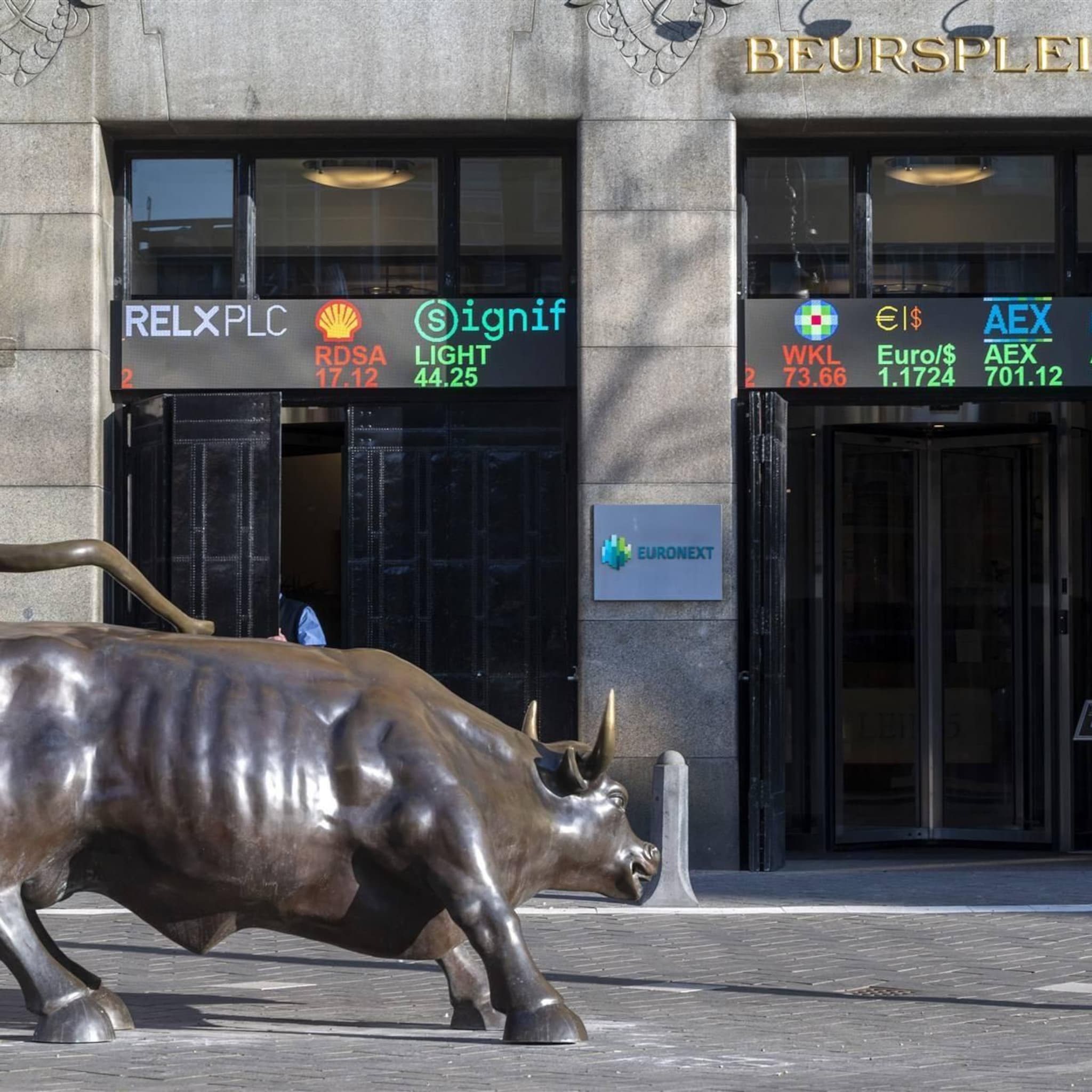 aandacht voor akzonobel en ahold delhaize op damrak