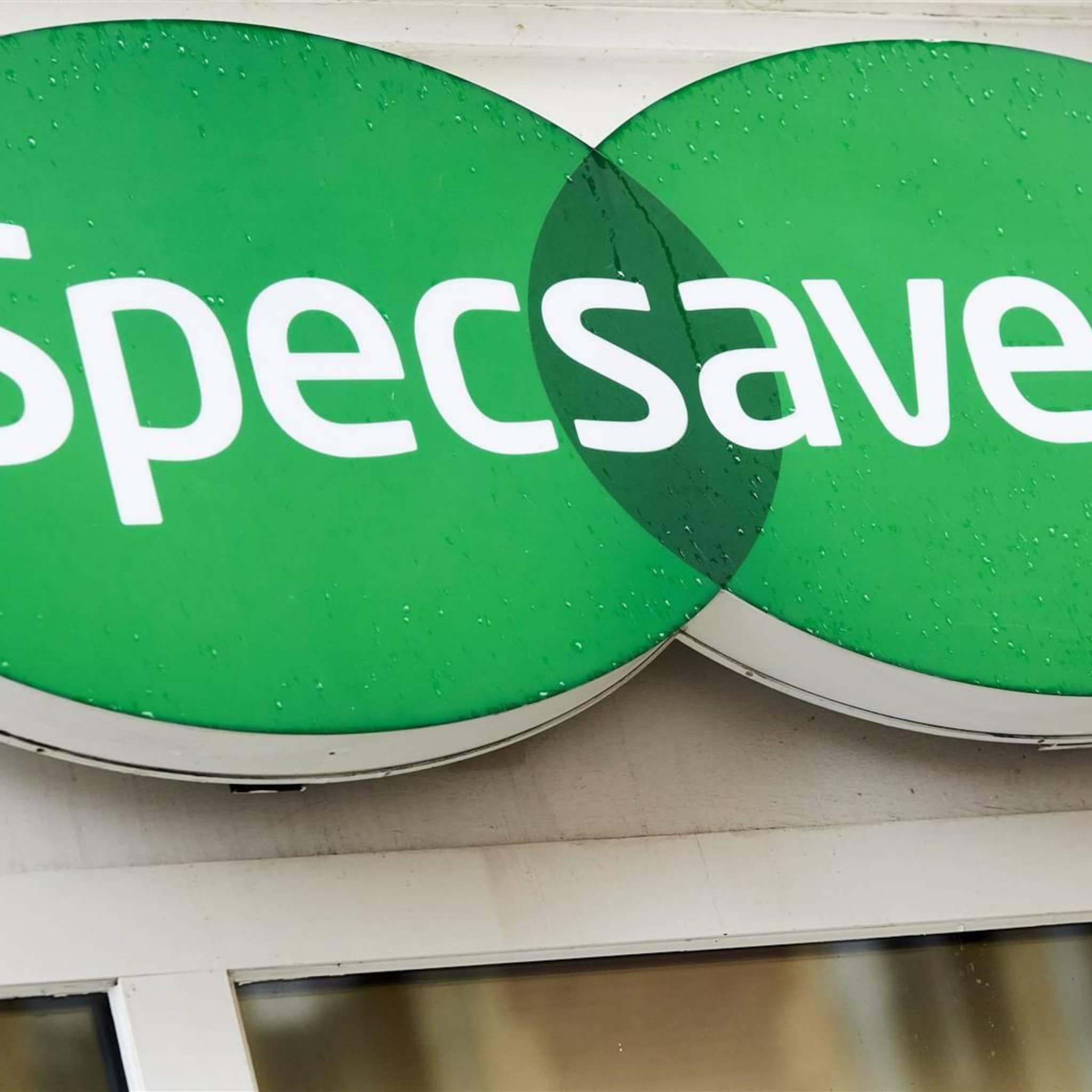 omzet specsavers iets gedaald na record minder brillen verkocht