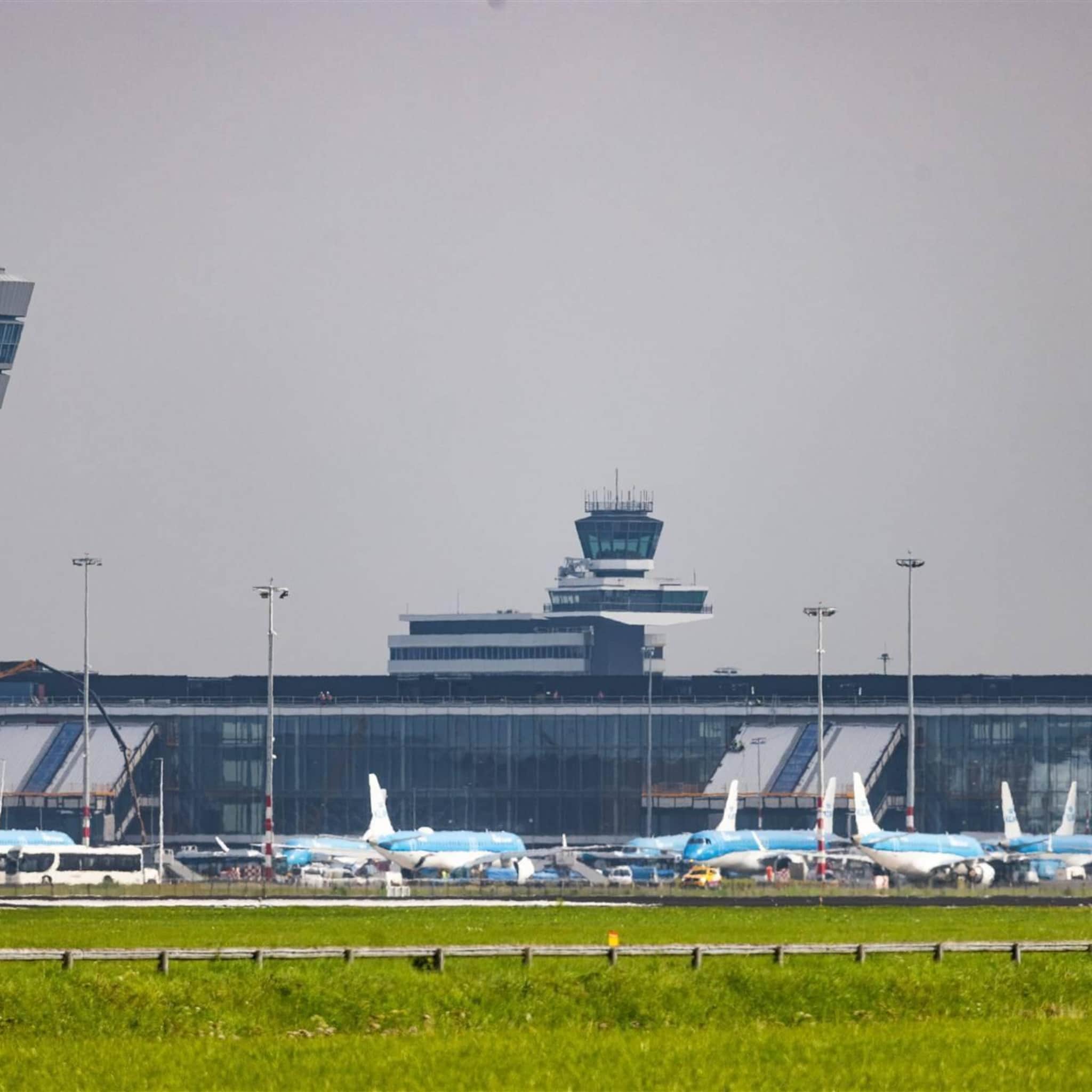 bronnen kabinet versoepelt krimpplan schiphol iets