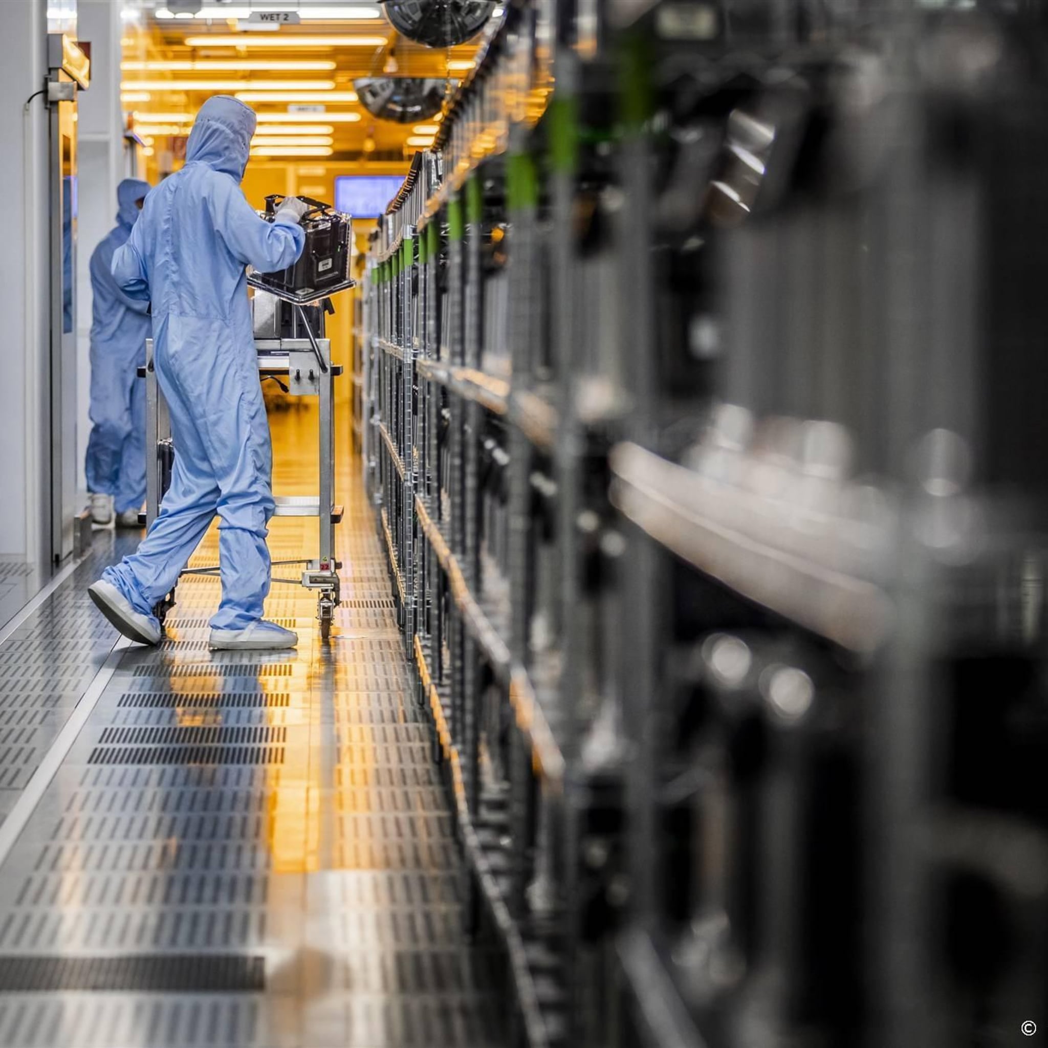 bedrijvigheid industrie nederland blijft krimpen