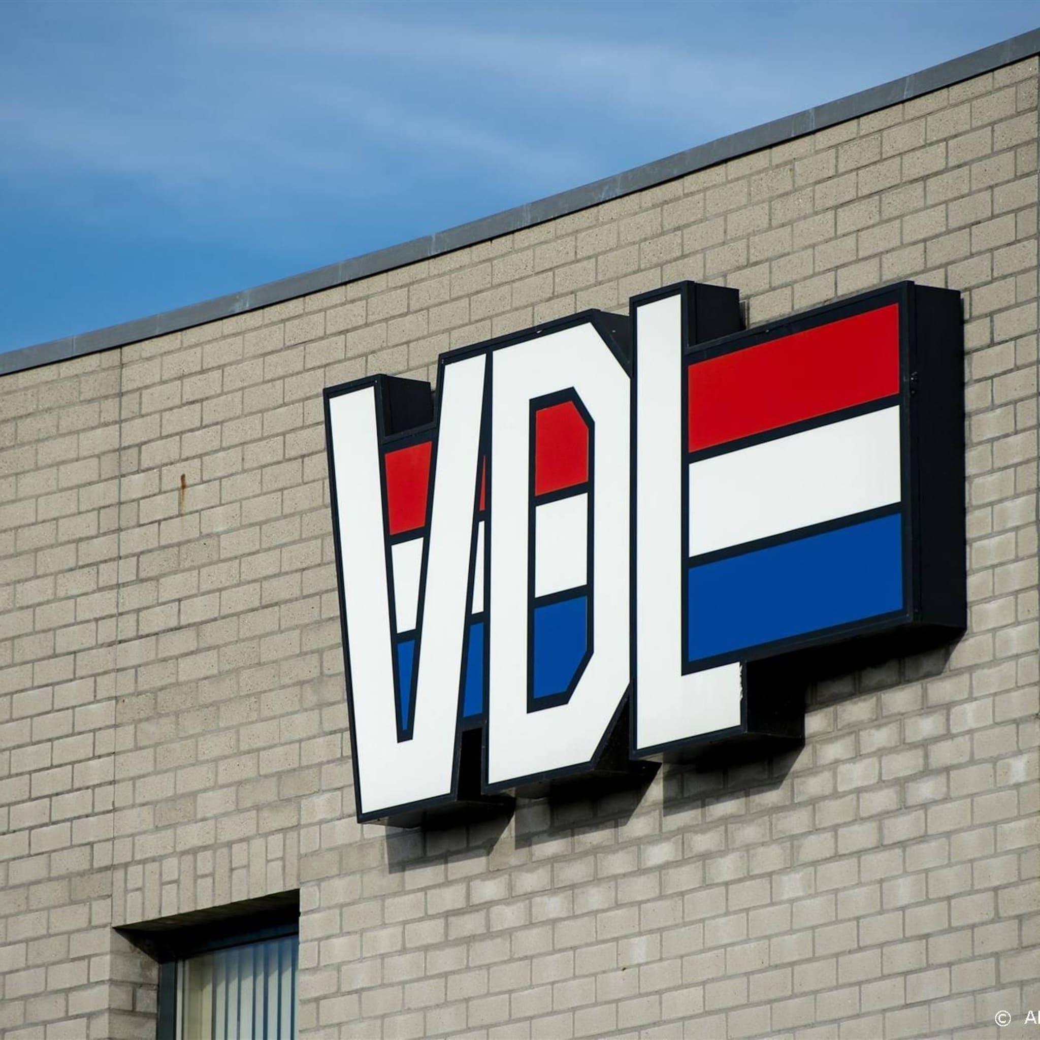 vdl groep onderzoekt zelfrijdende pendelbusjes voor ov