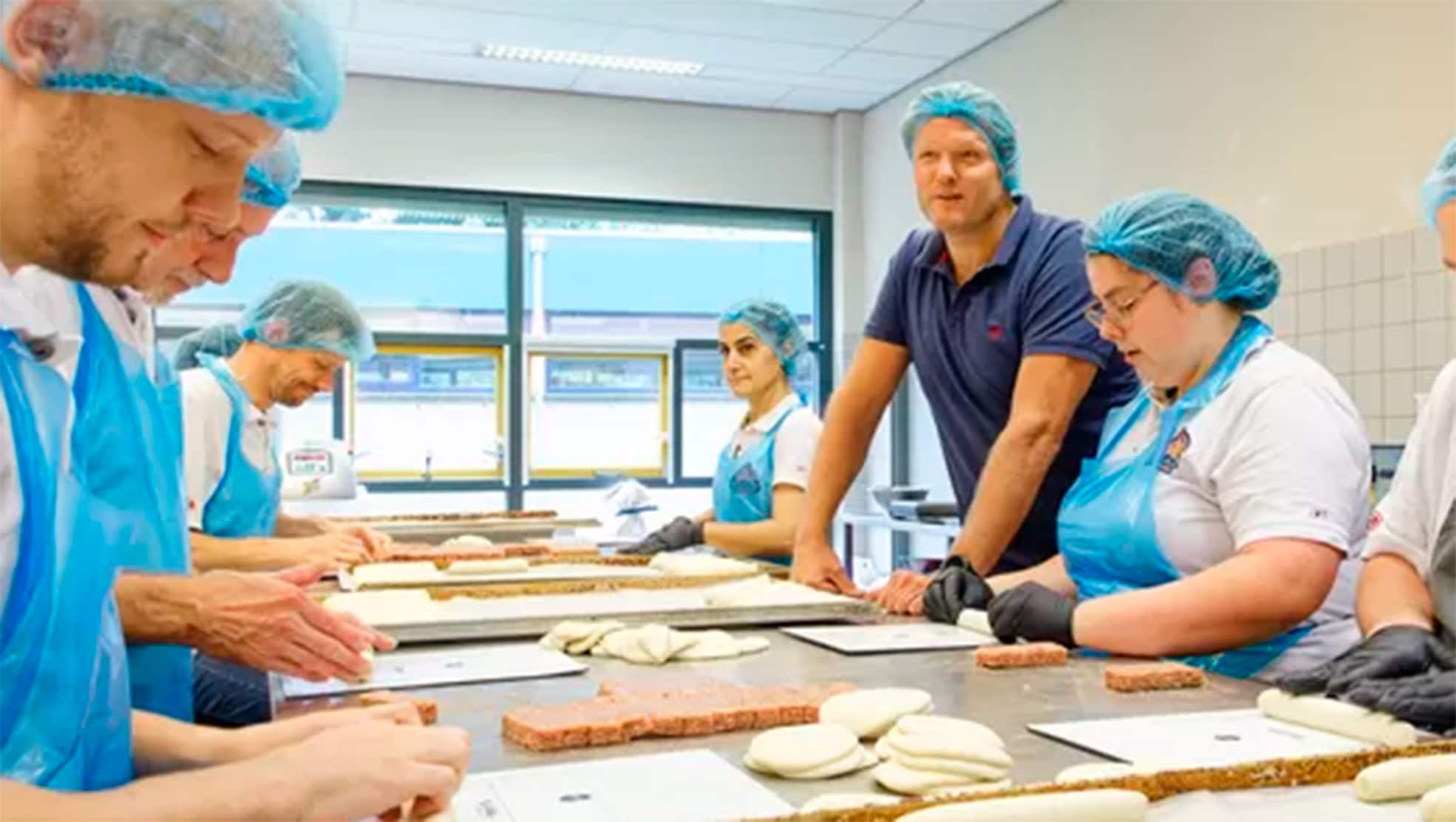 Remco op recent beeld tussen zijn personeel.