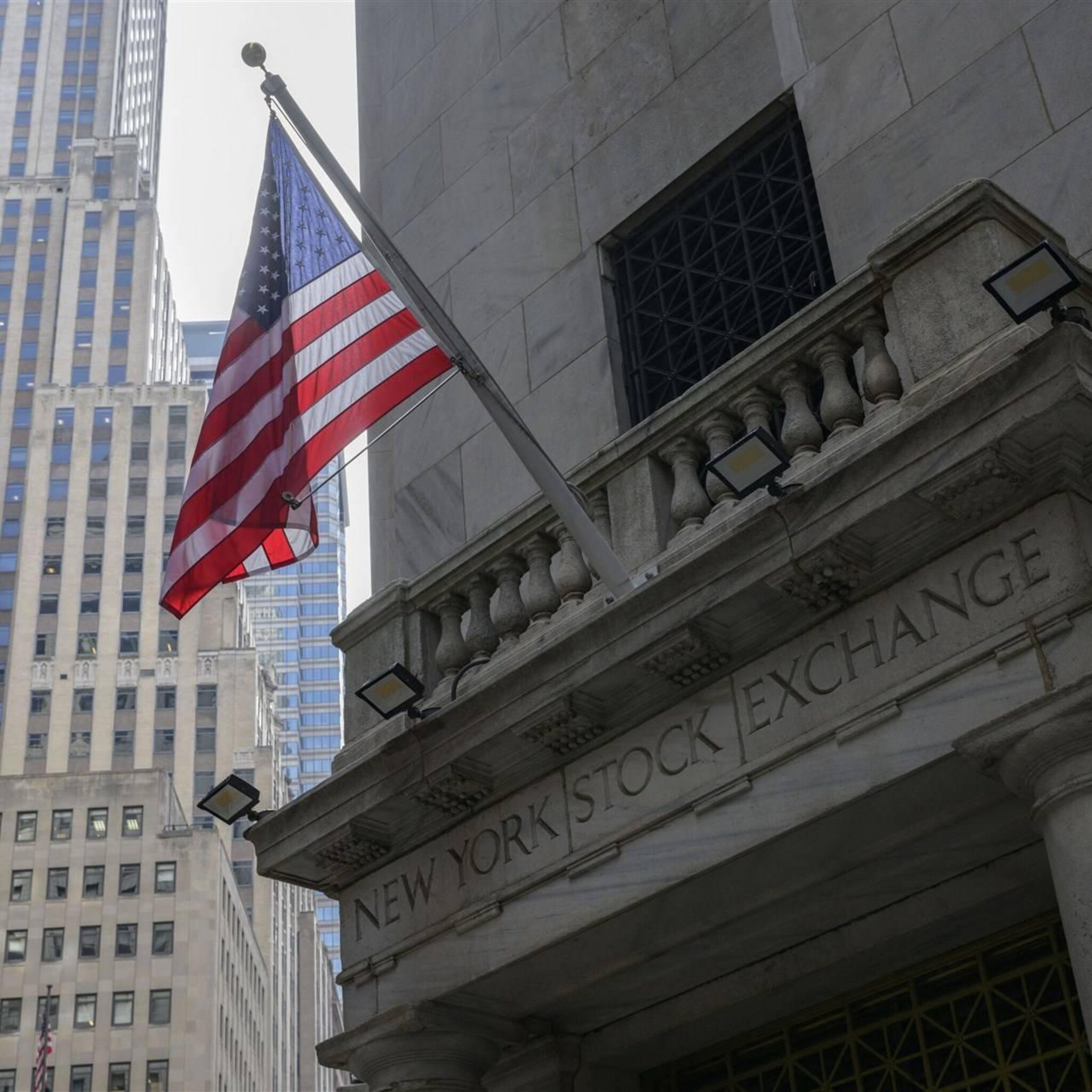 optimisme op wall street 3m omhoog na schikking oordopjes