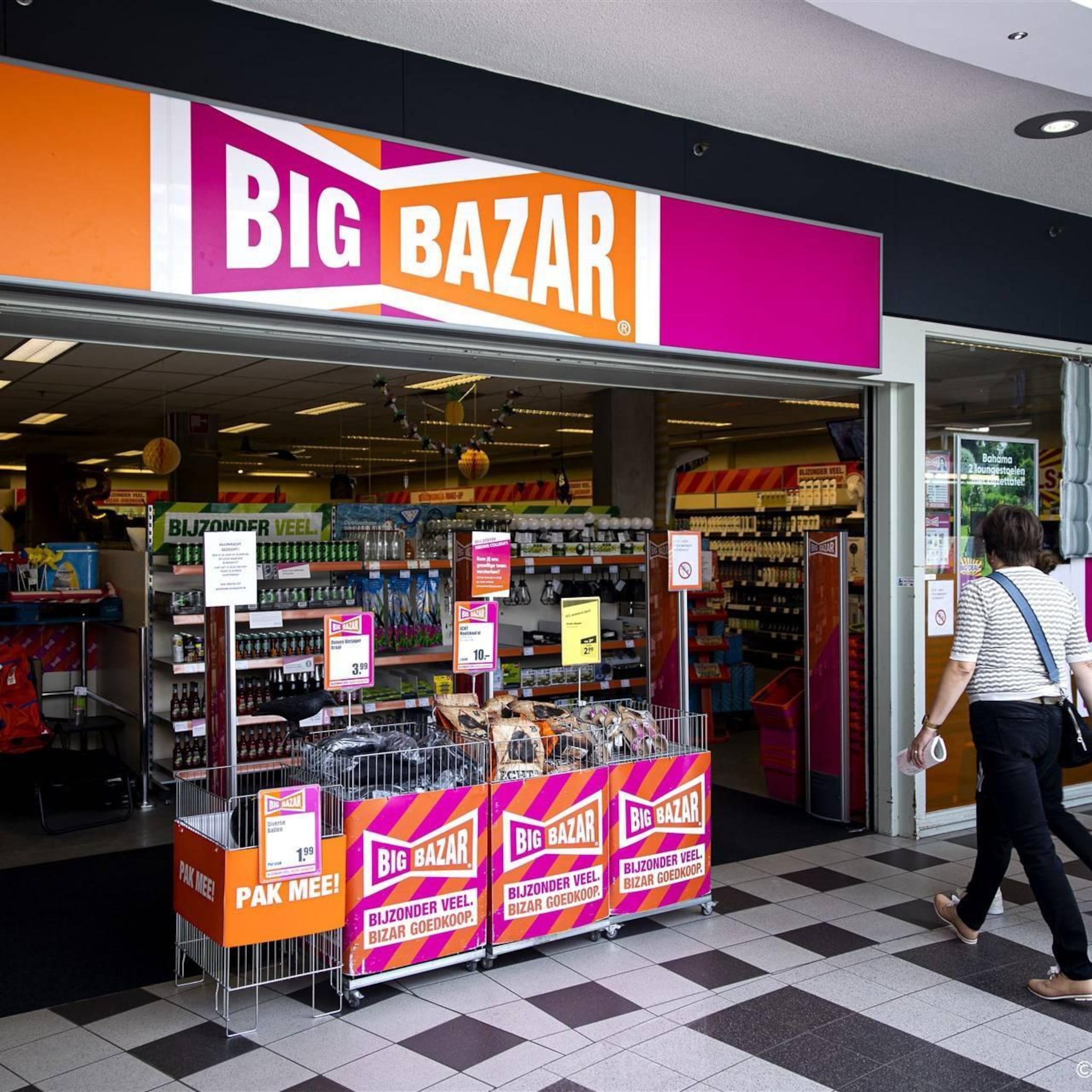 rechtbank beveelt big bazar twee drentse winkels te ontruimen