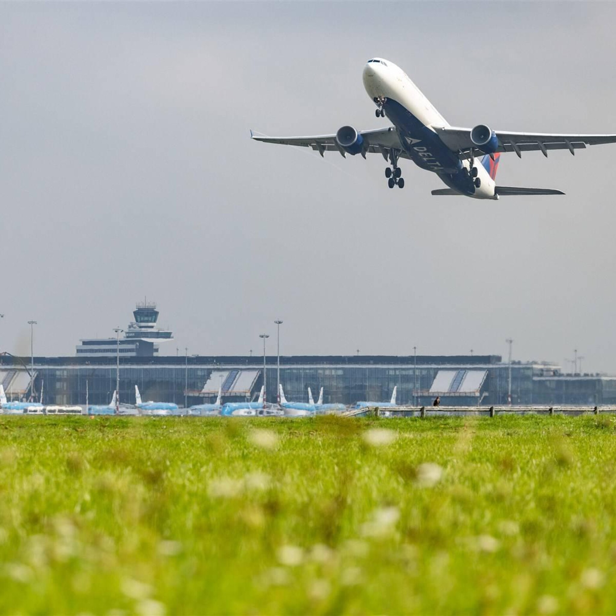 schiphol wil structureel meer uitgeven aan kwaliteit luchthaven