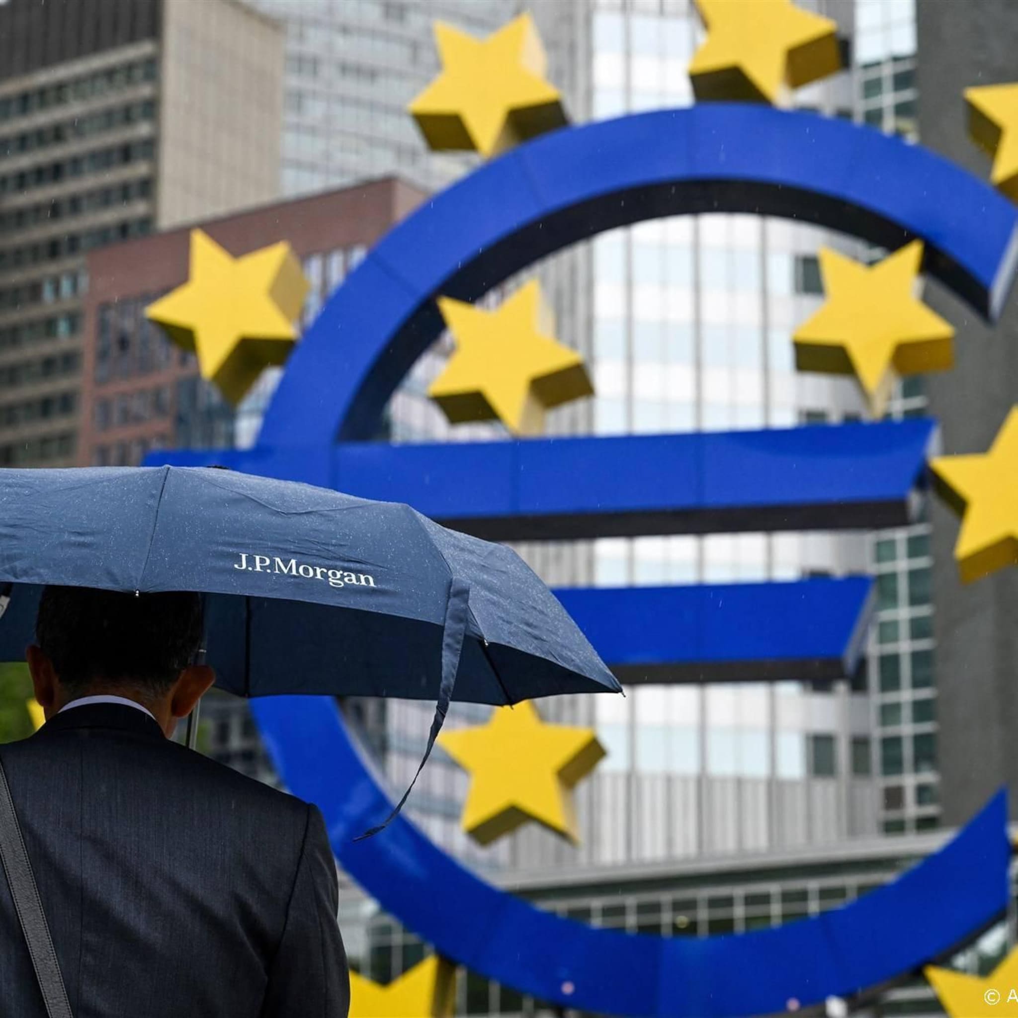 economische bedrijvigheid eurozone krimpt nog sterker