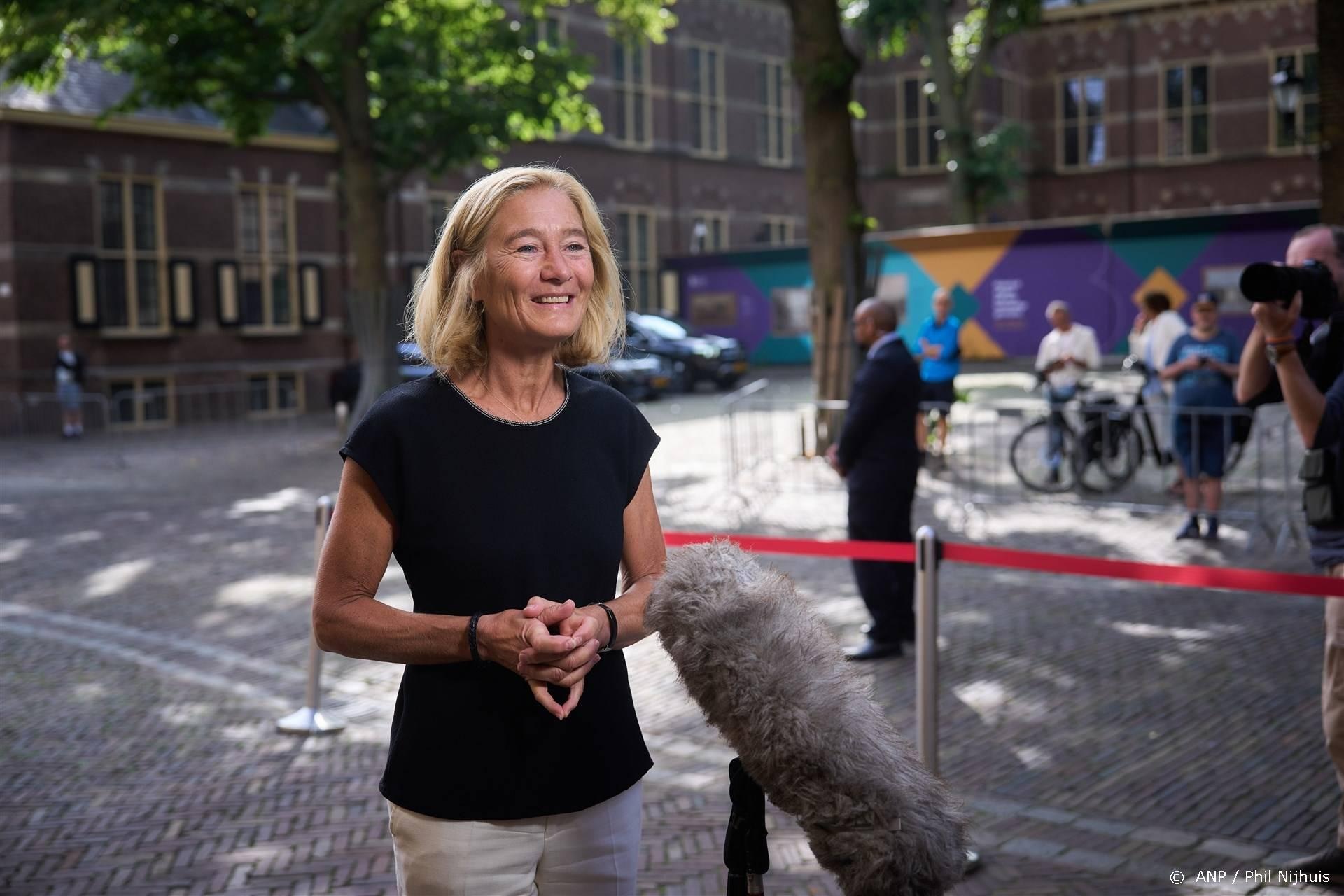 ezk minister adriaansens ziet nederland als kennisland in grondstoffen zijn we goed in