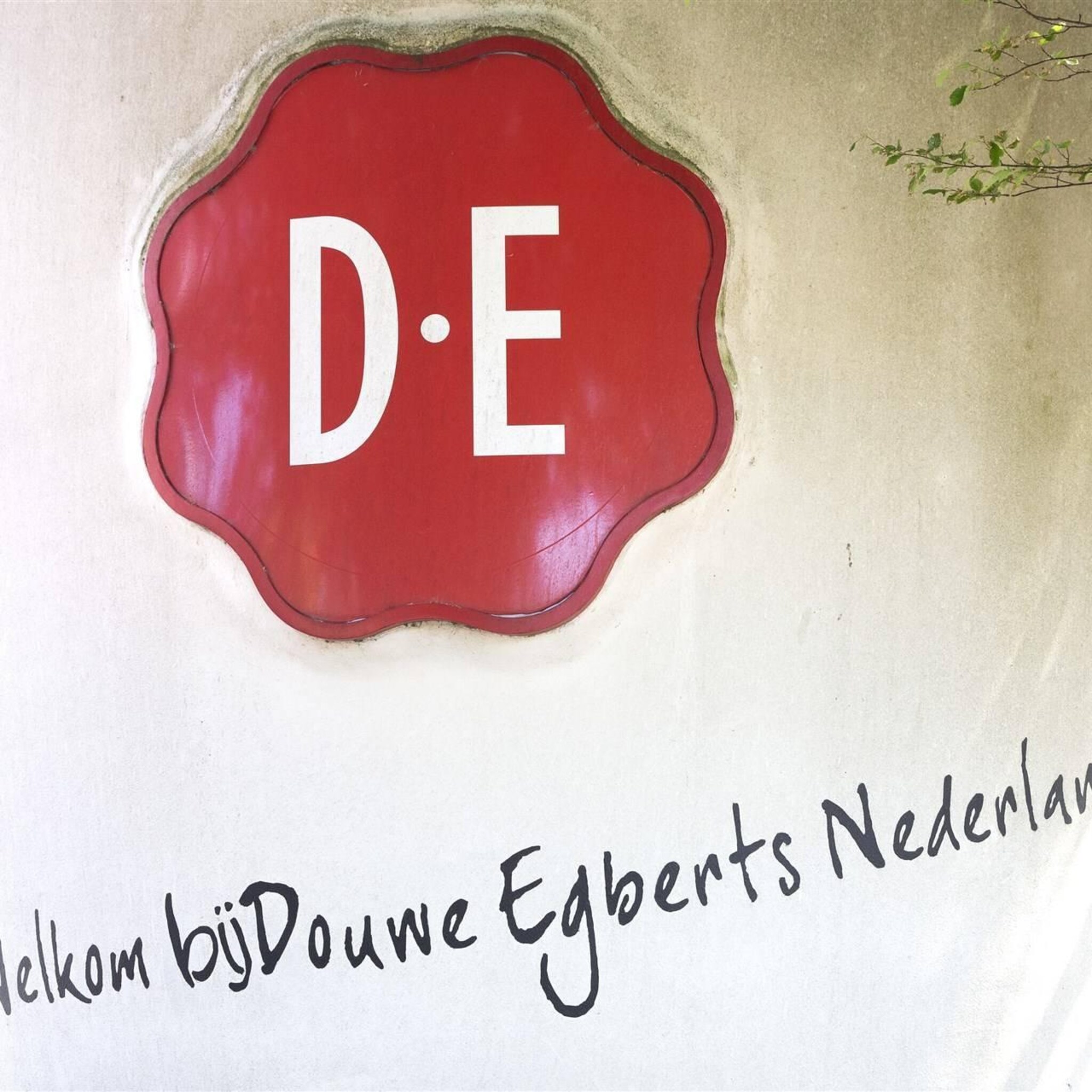aandacht voor douwe egberts eigenaar en postnl op beurs