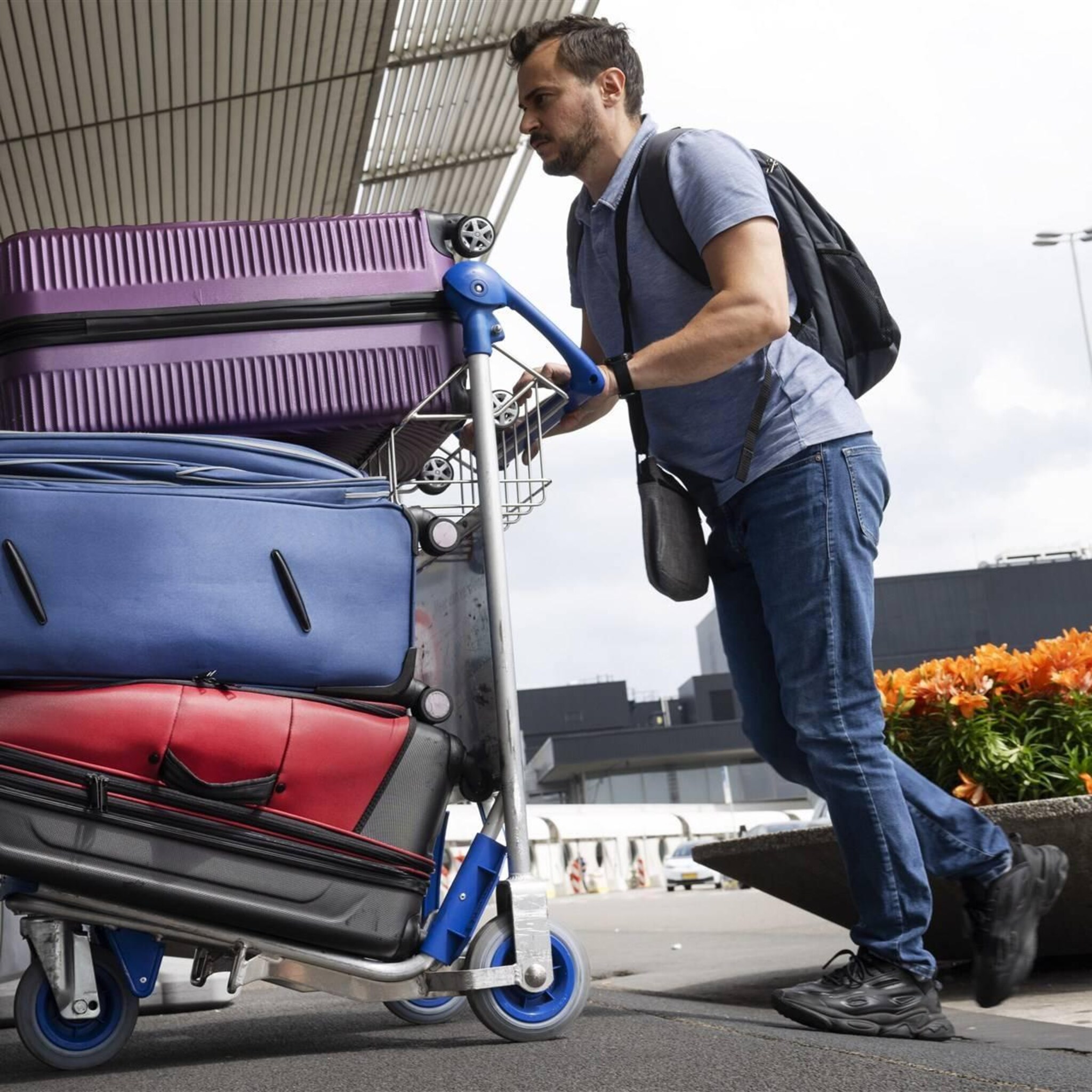 schiphol koopt tilhulpen om werk bagageafhandelaren te verlichten