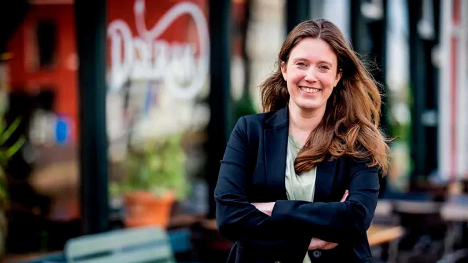 Ondanks sombere cijfers is KHN-voorzitter Marijke Vuik positief over de toekomst van de horeca. ,,De marges staan weliswaar onder druk, maar de omzetcijfers zijn bij veel bedrijven wel weer op het niveau van voor corona. Mensen weten de horeca dus weer te vinden. Het herstel is ingezet.”