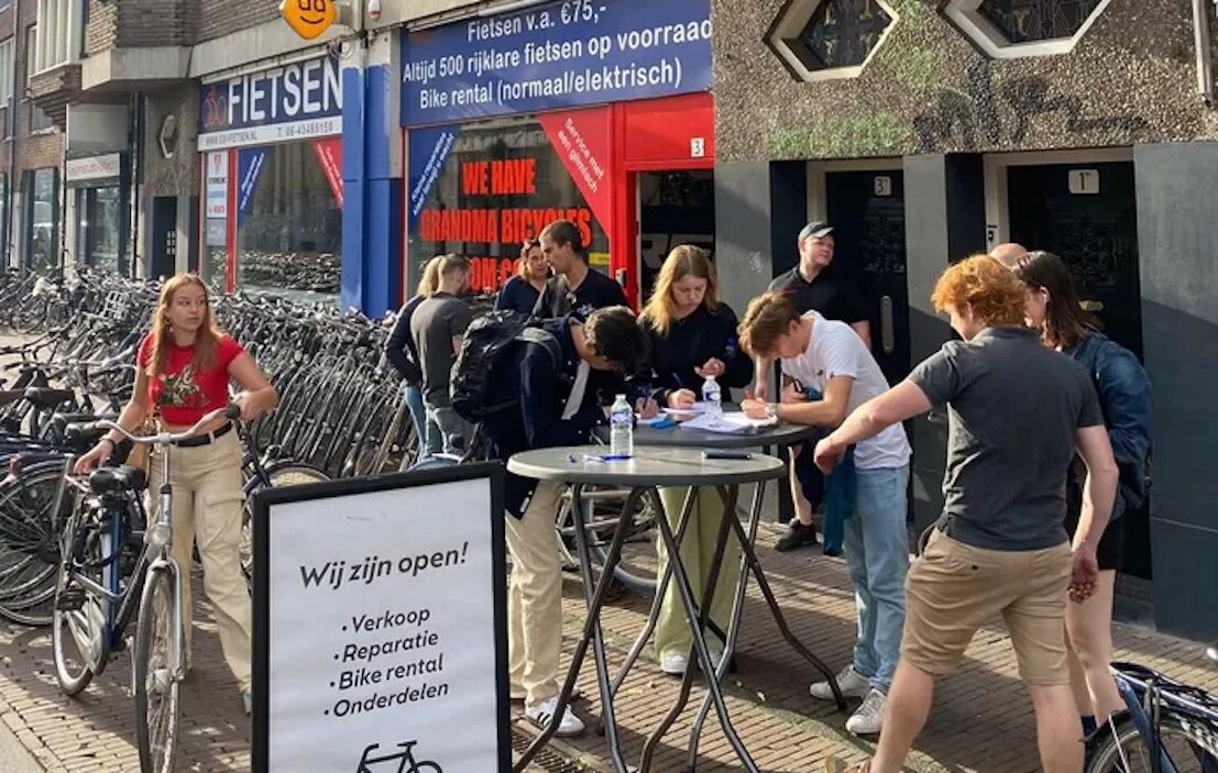 Drukte bij fietsenzaak 030 in Utrecht. Beeld: Jip Eichelsheim