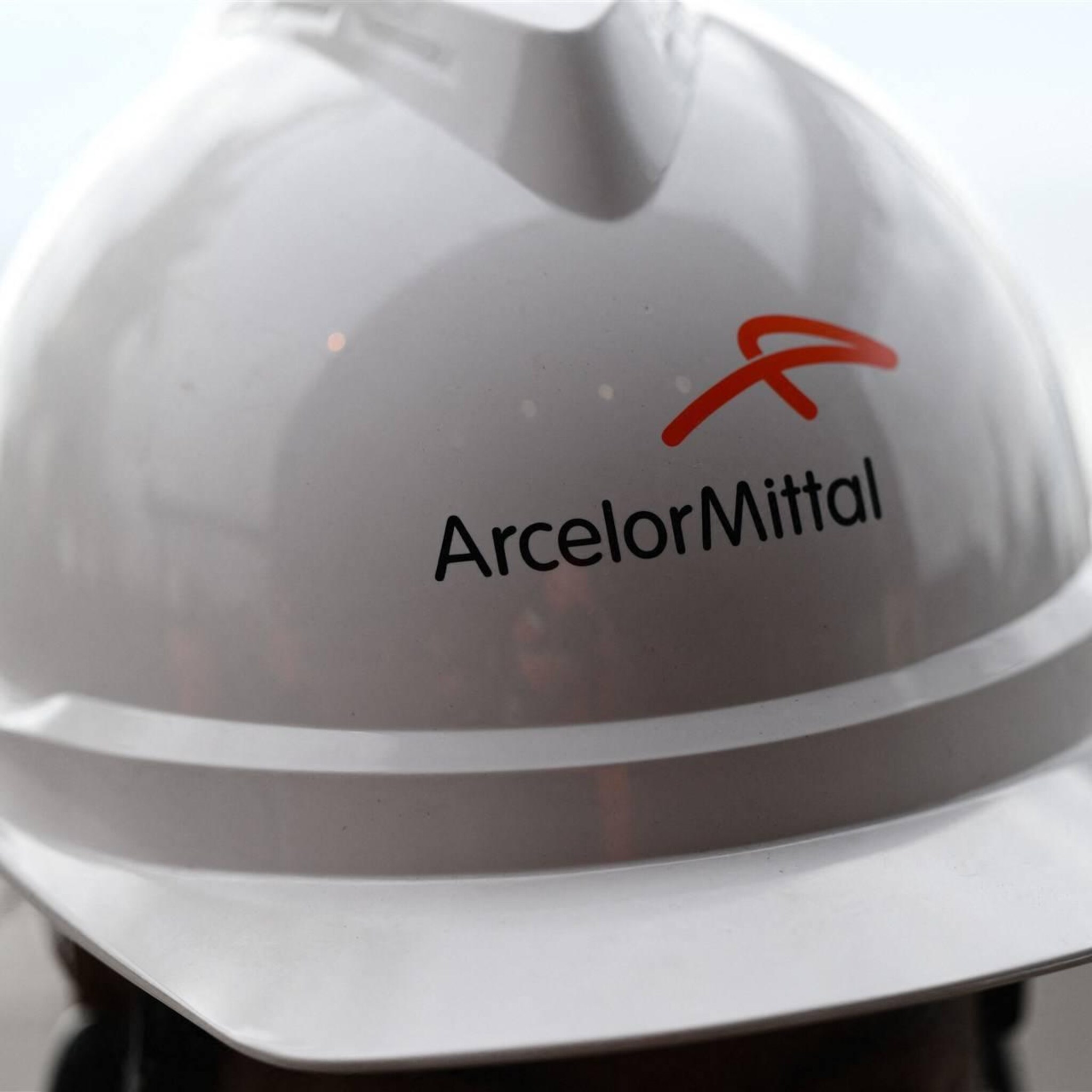reuters arcelormittal mengt zich mogelijk in strijd om us steel