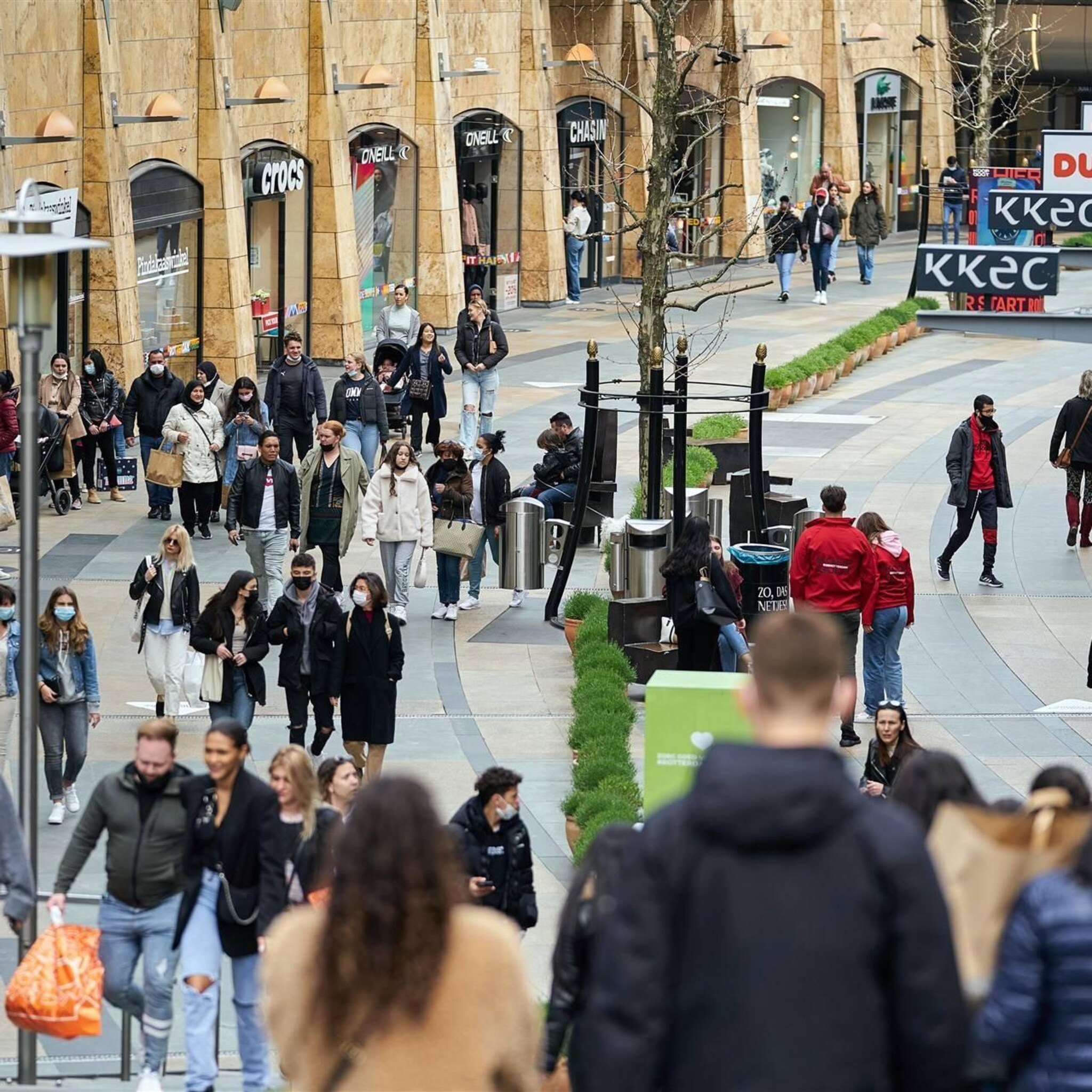 nederlandse economie krimpt en belandt in recessie
