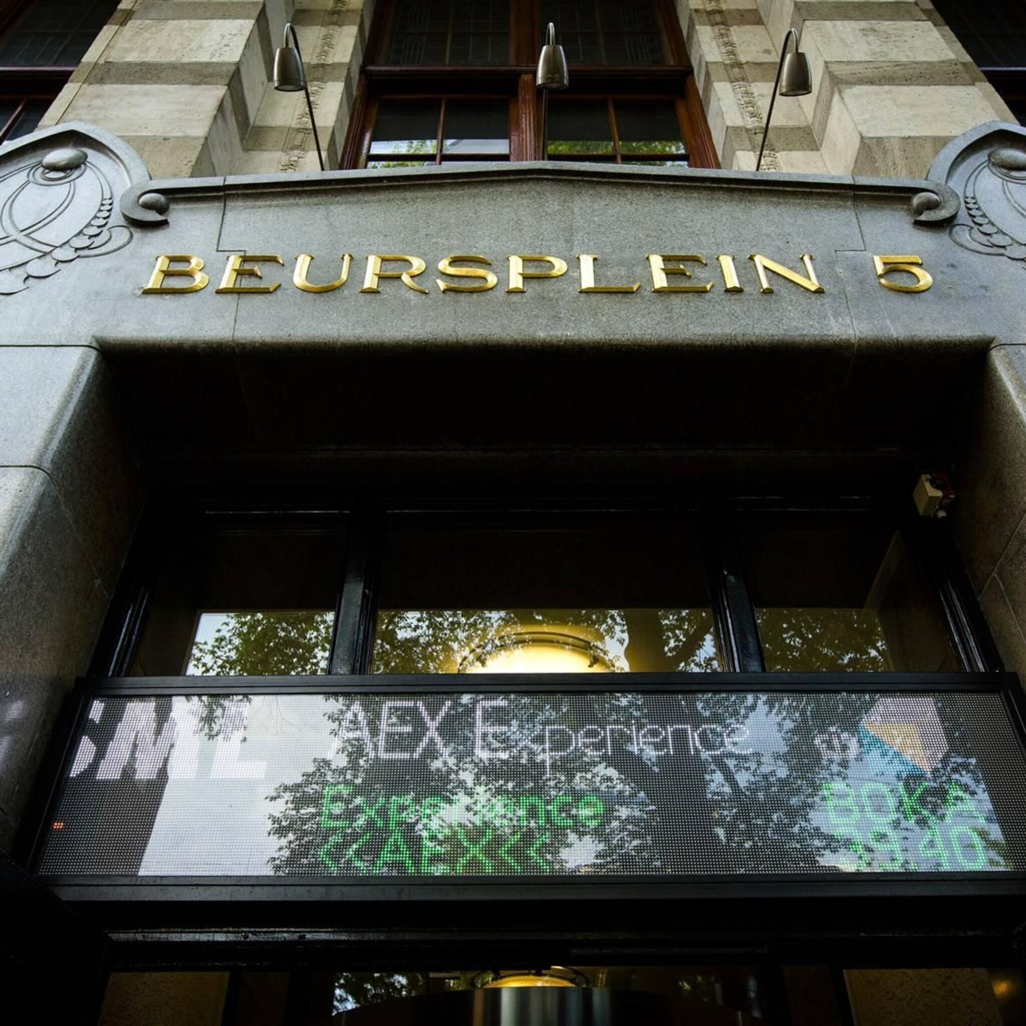 aandacht voor philips en exor op afwachtend damrak
