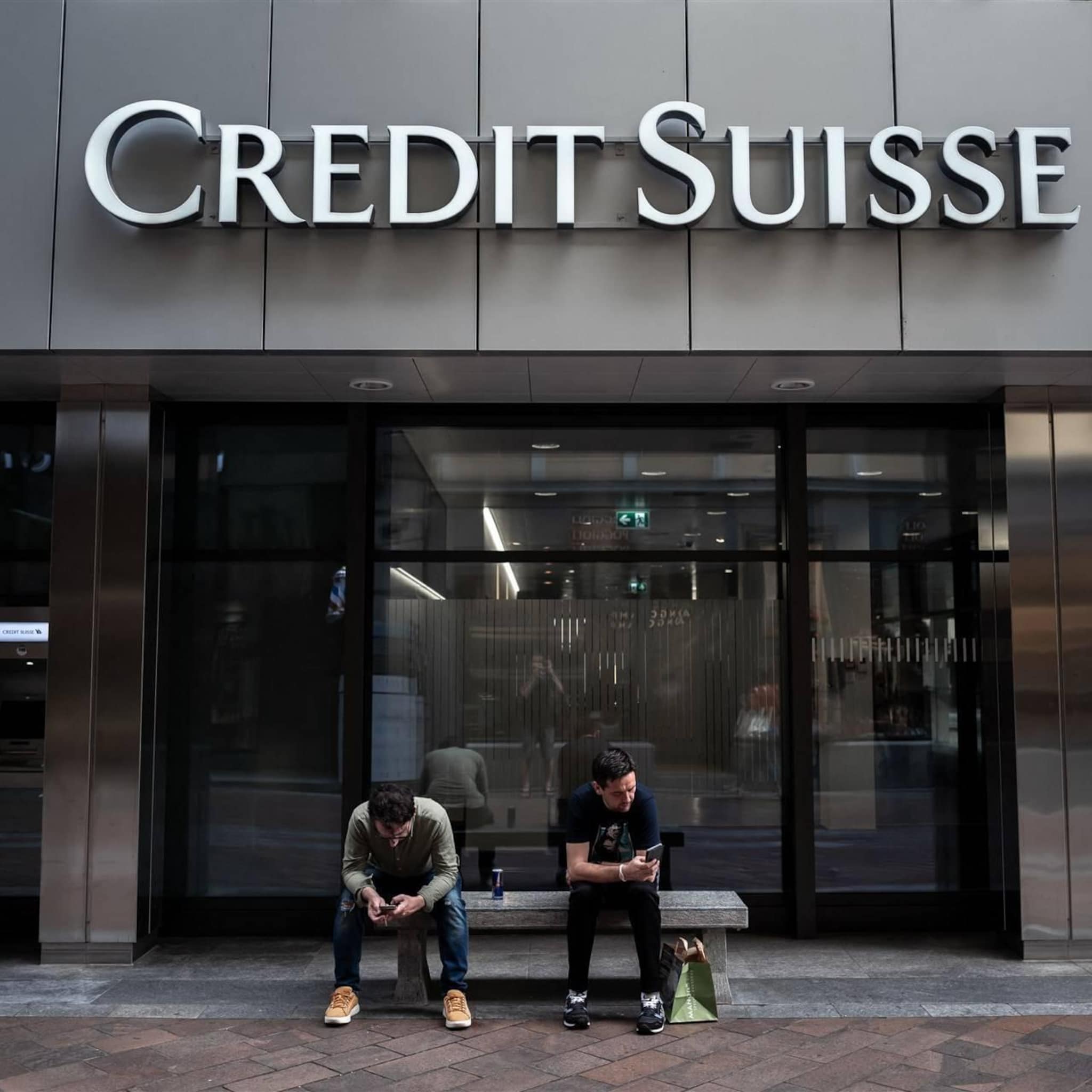 nog meer beleggers naar de rechter om overnameprijs credit suisse