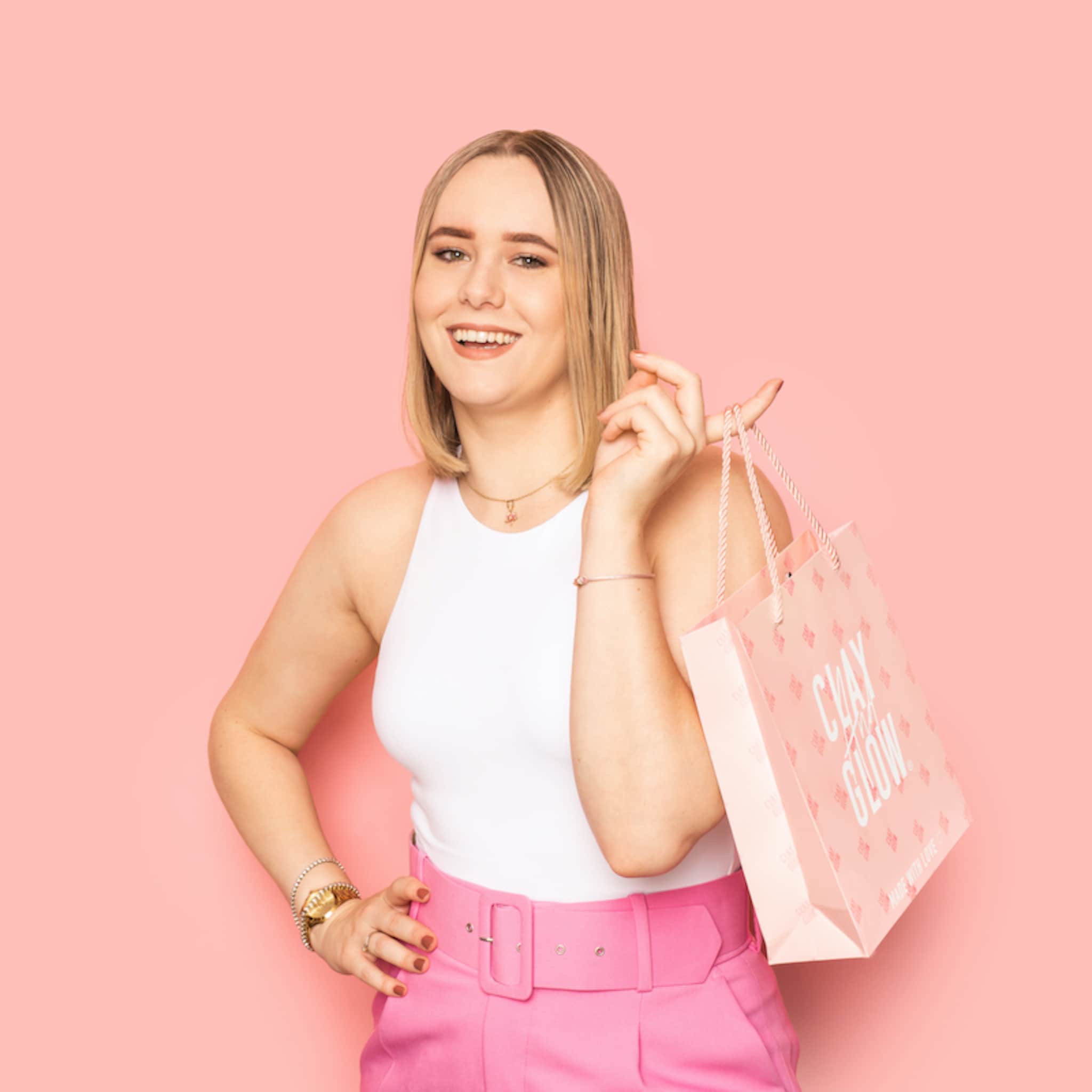 julia 25 was acne zat dus begon ze beautylijn clay and glow 10 miljoen euro omzet over vijf jaar